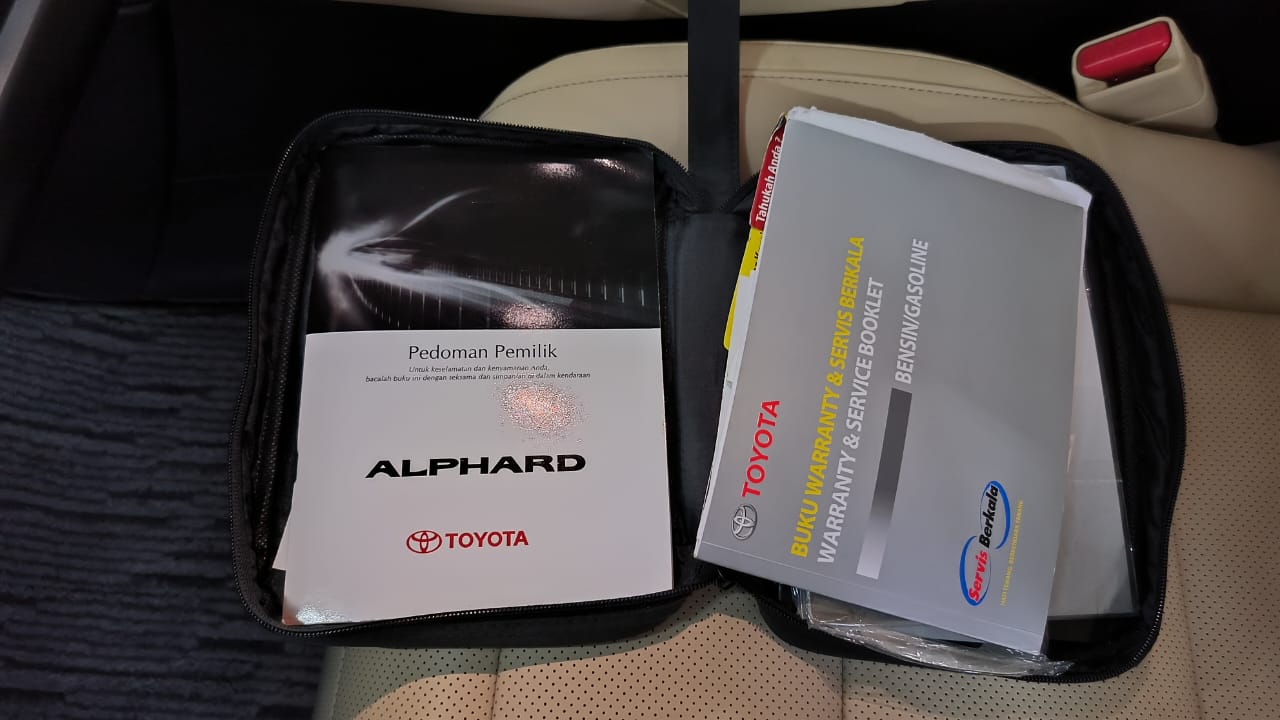 2016 Toyota Alphard 2.5 G A/T 2016 Toyota Alphard 2.5 G A/T