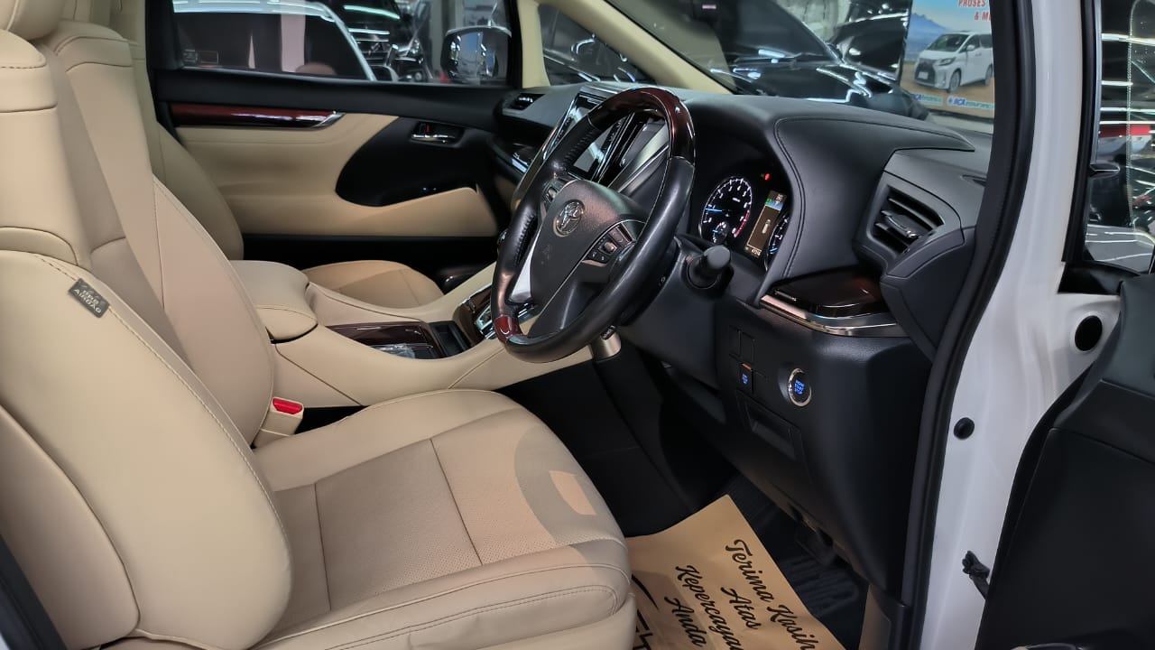 2016 Toyota Alphard 2.5 G A/T 2016 Toyota Alphard 2.5 G A/T