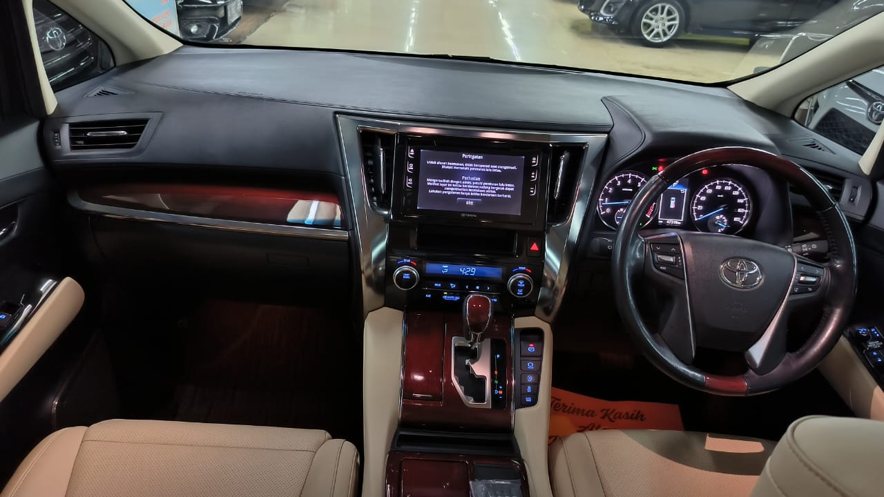 2016 Toyota Alphard 2.5 G A/T 2016 Toyota Alphard 2.5 G A/T