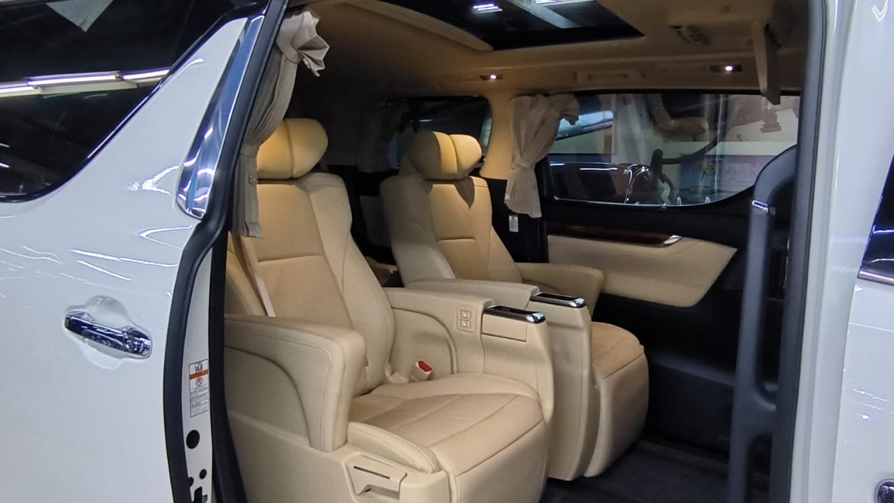 2016 Toyota Alphard 2.5 G A/T 2016 Toyota Alphard 2.5 G A/T