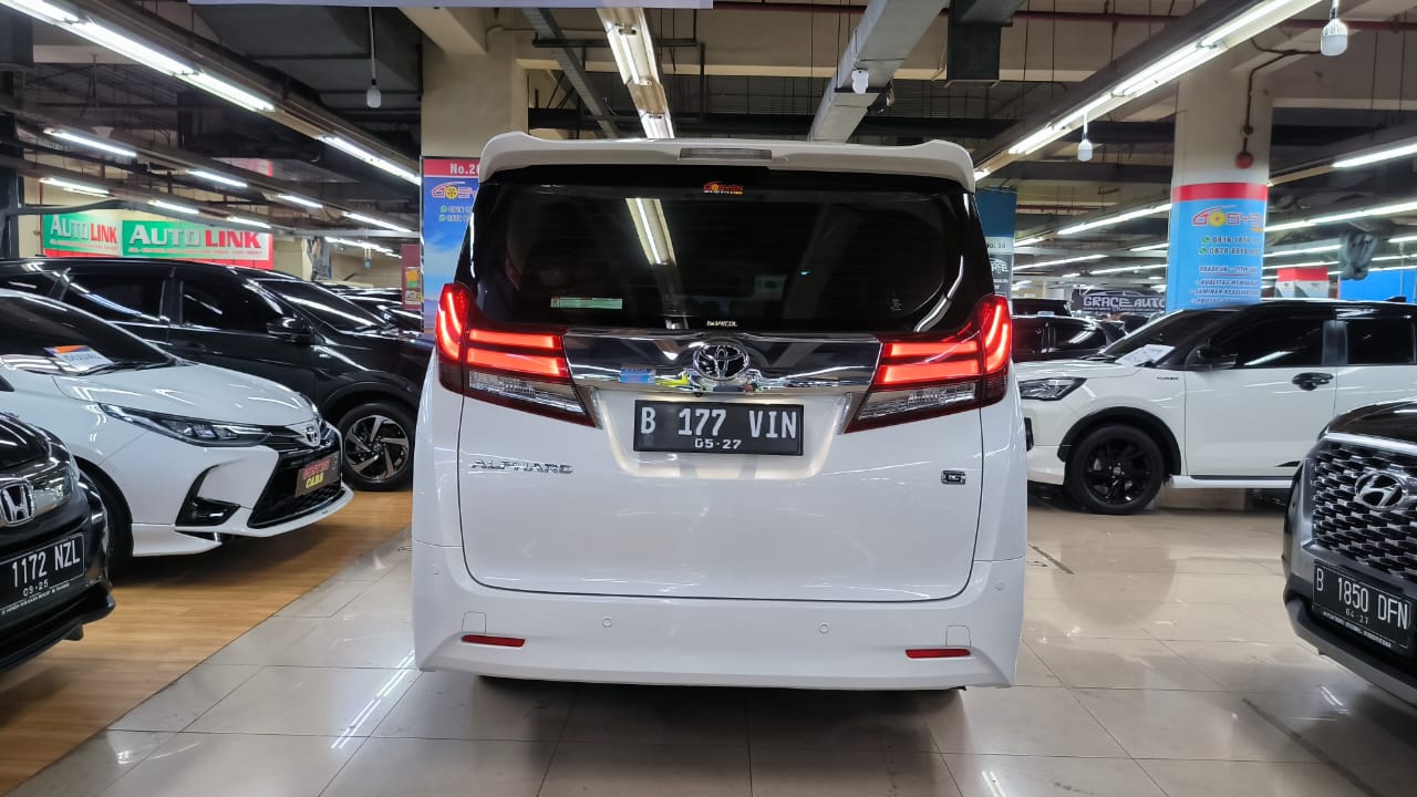 2016 Toyota Alphard 2.5 G A/T 2016 Toyota Alphard 2.5 G A/T