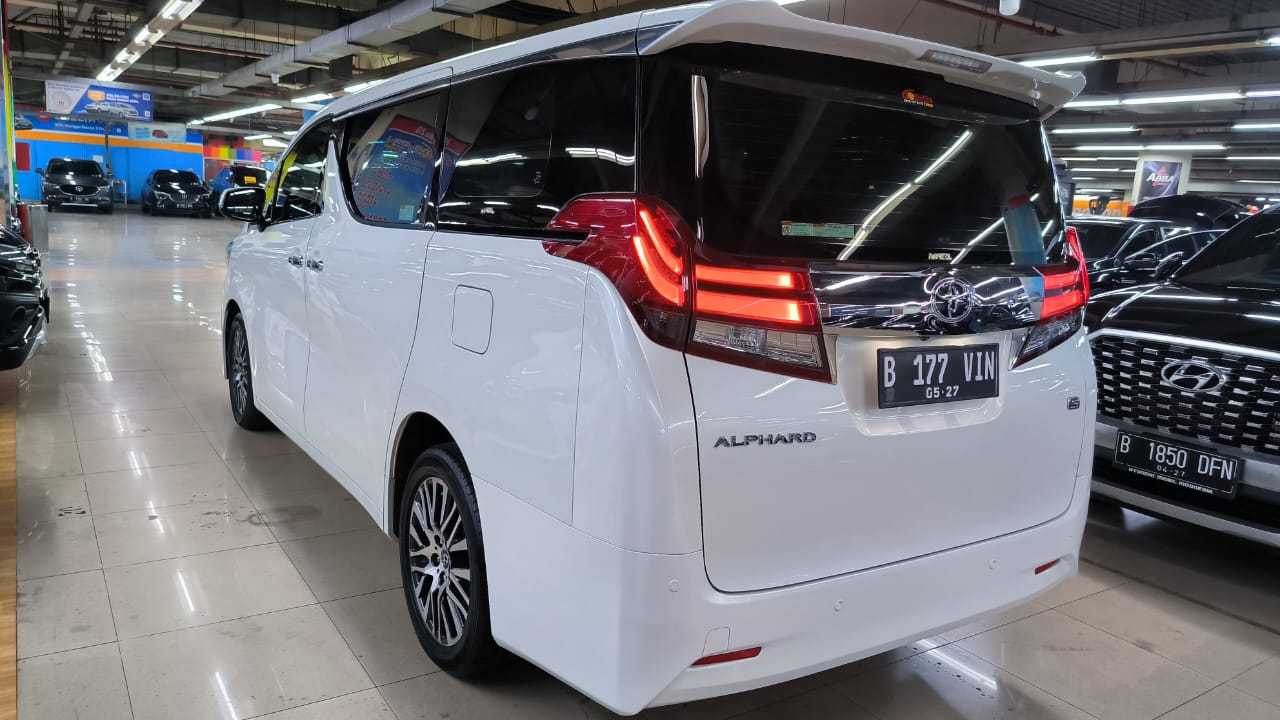 2016 Toyota Alphard 2.5 G A/T 2016 Toyota Alphard 2.5 G A/T