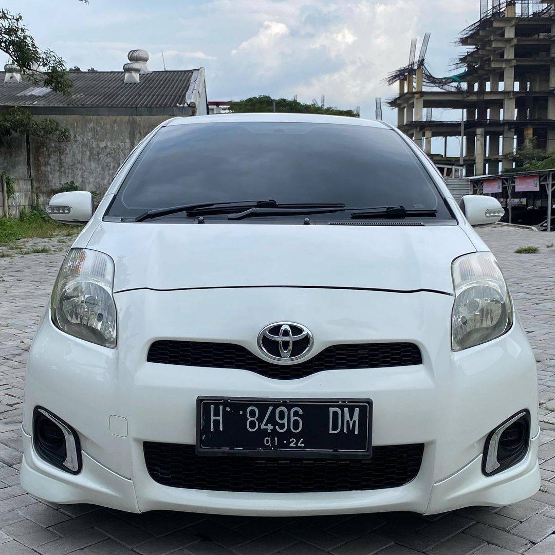 2012 Toyota Yaris E 1.5L AT 2012 Toyota Yaris E 1.5L AT