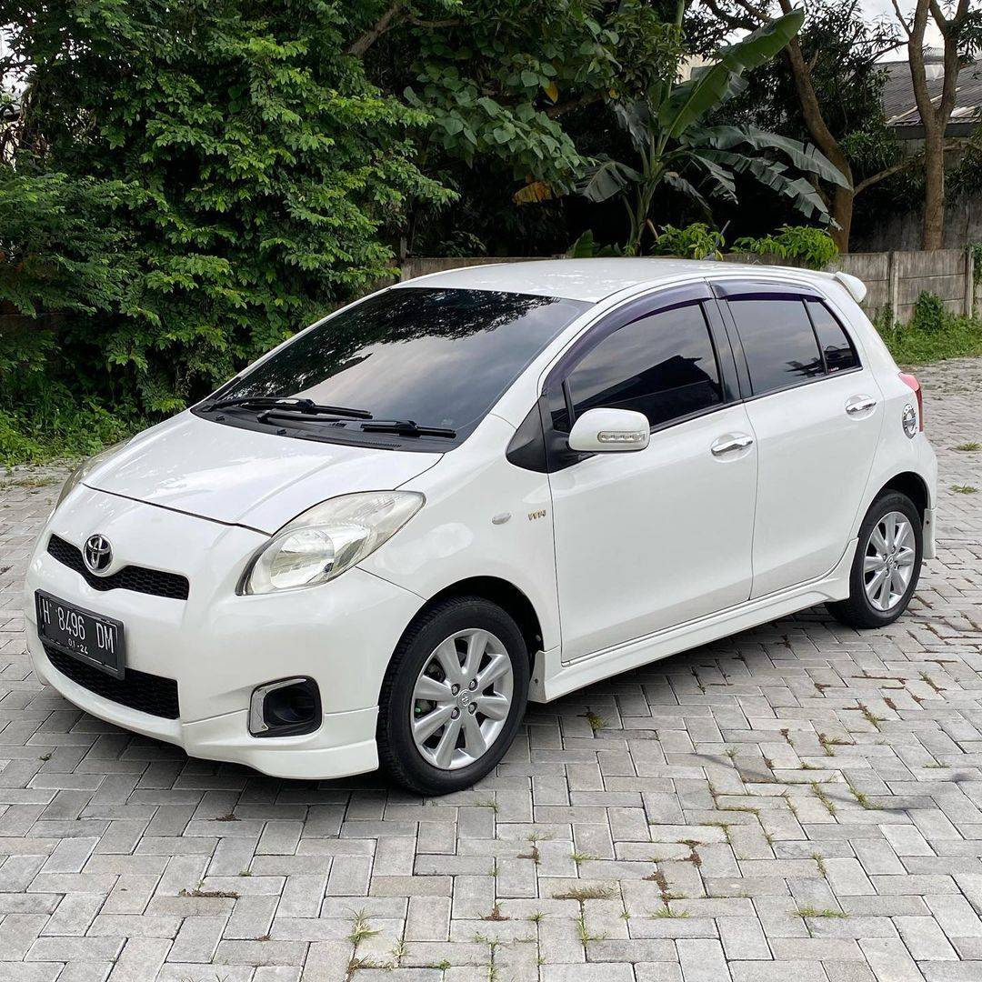 2012 Toyota Yaris E 1.5L AT 2012 Toyota Yaris E 1.5L AT