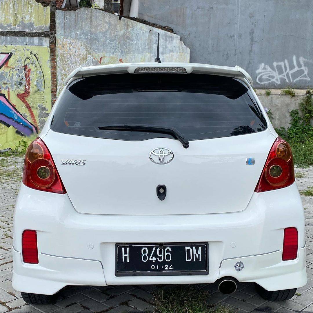 2012 Toyota Yaris E 1.5L AT 2012 Toyota Yaris E 1.5L AT