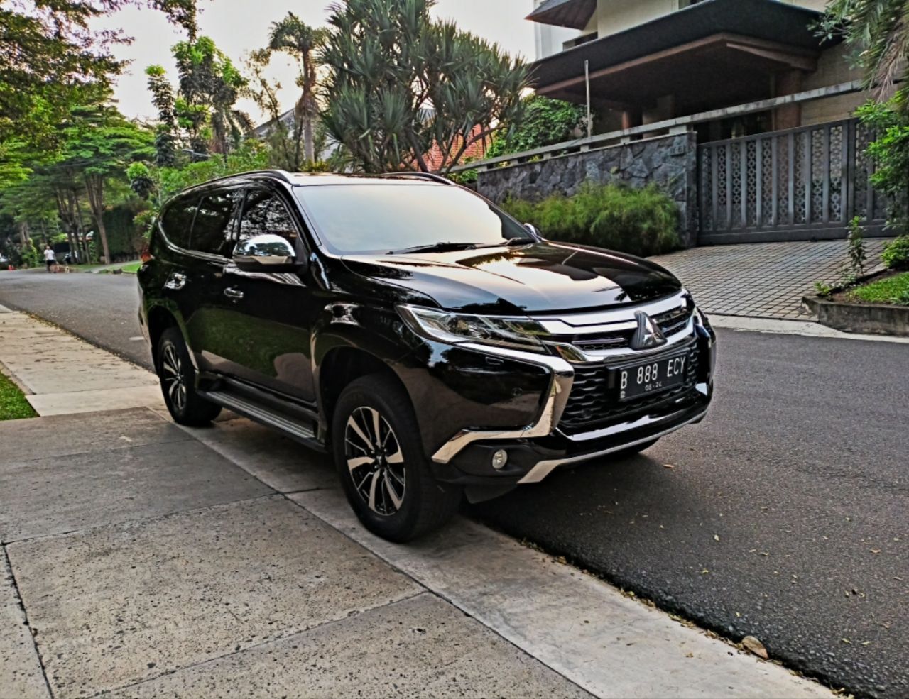 Old 2019 Mitsubishi Pajero Sport Exceed AT 4x2 Exceed AT 4x2