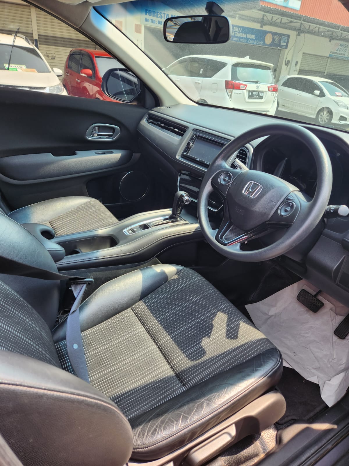 2015 Honda HRV  1.5 E AT 2015 Honda HRV  1.5 E AT