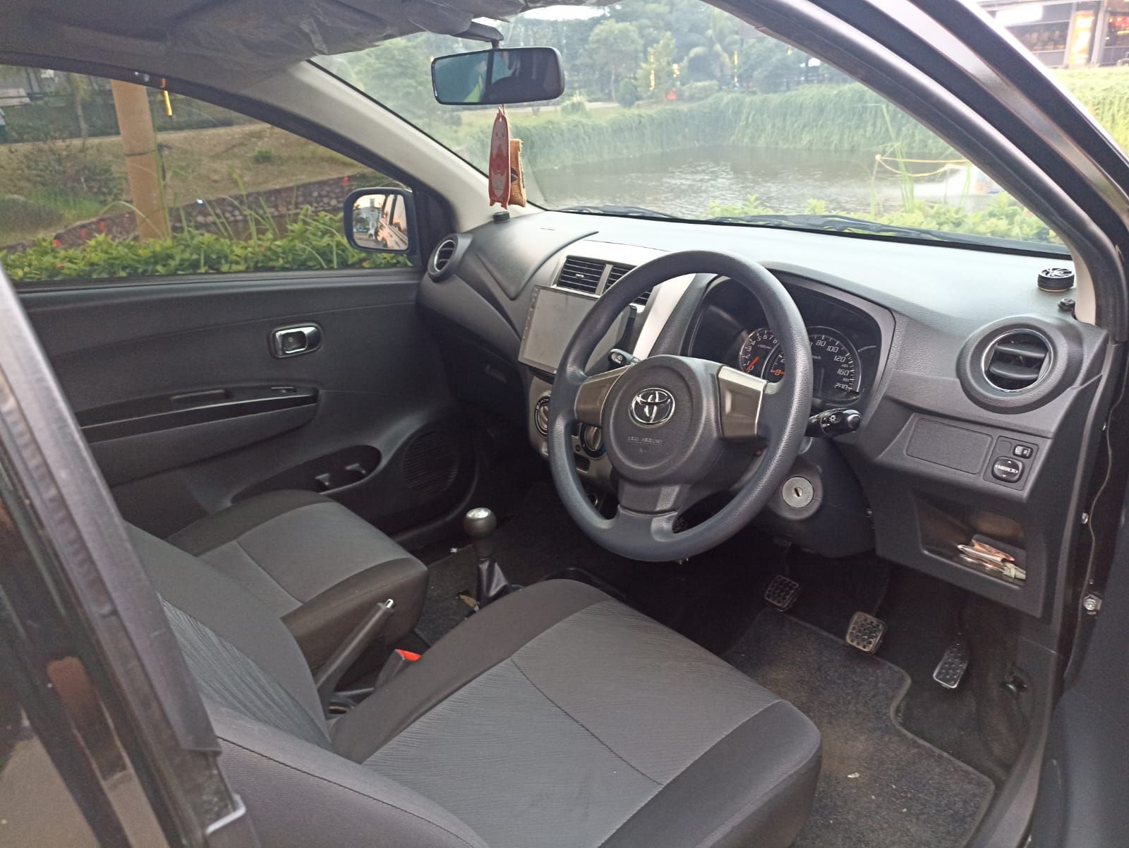 2016 Toyota Agya 1.0L G M/T 2016 Toyota Agya 1.0L G M/T