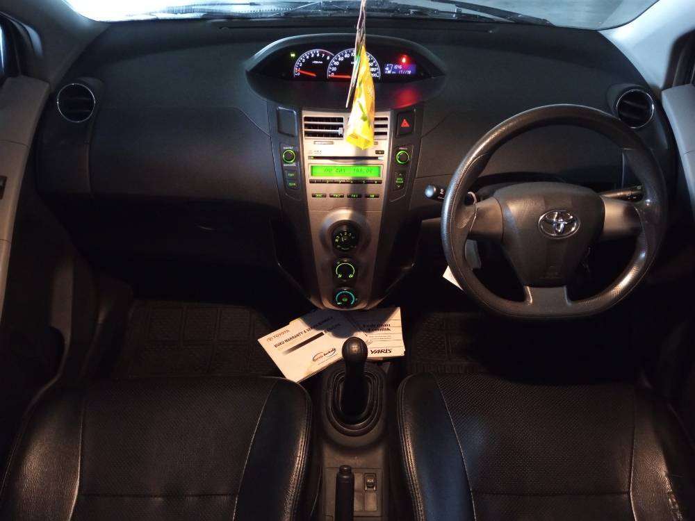 Dijual 2013 Toyota Yaris  E MT E MT Bekas