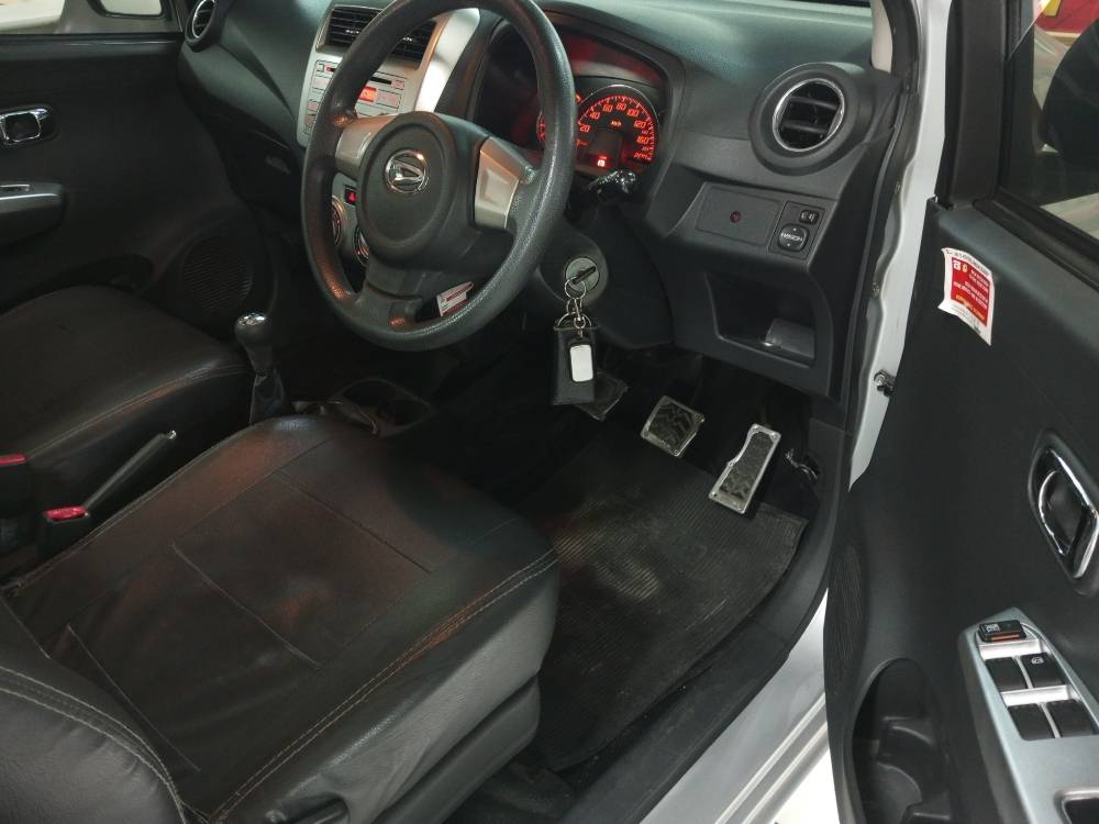 Old 2013 Daihatsu Ayla  1.0 X MT DELUXE 1.0 X MT DELUXE