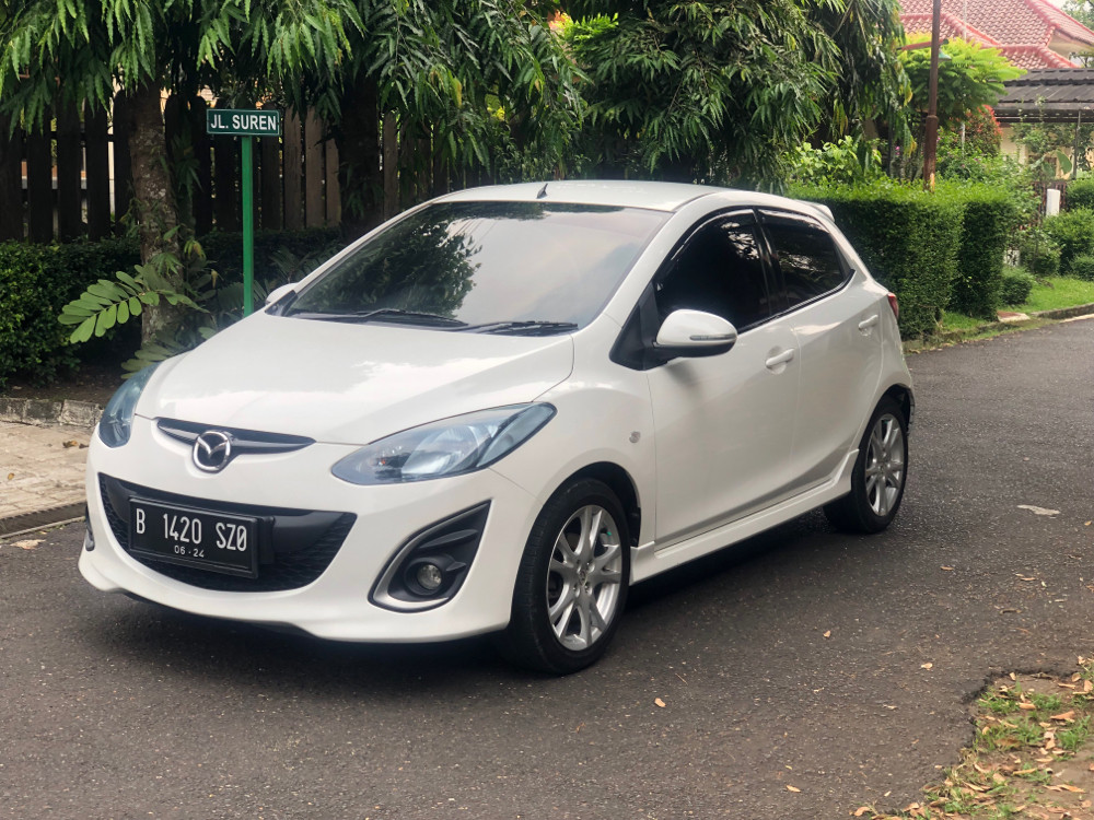 2012 Mazda 2 Sedan  R 1.5 AT Bekas 2012 Mazda 2 Sedan  R 1.5 AT Bekas