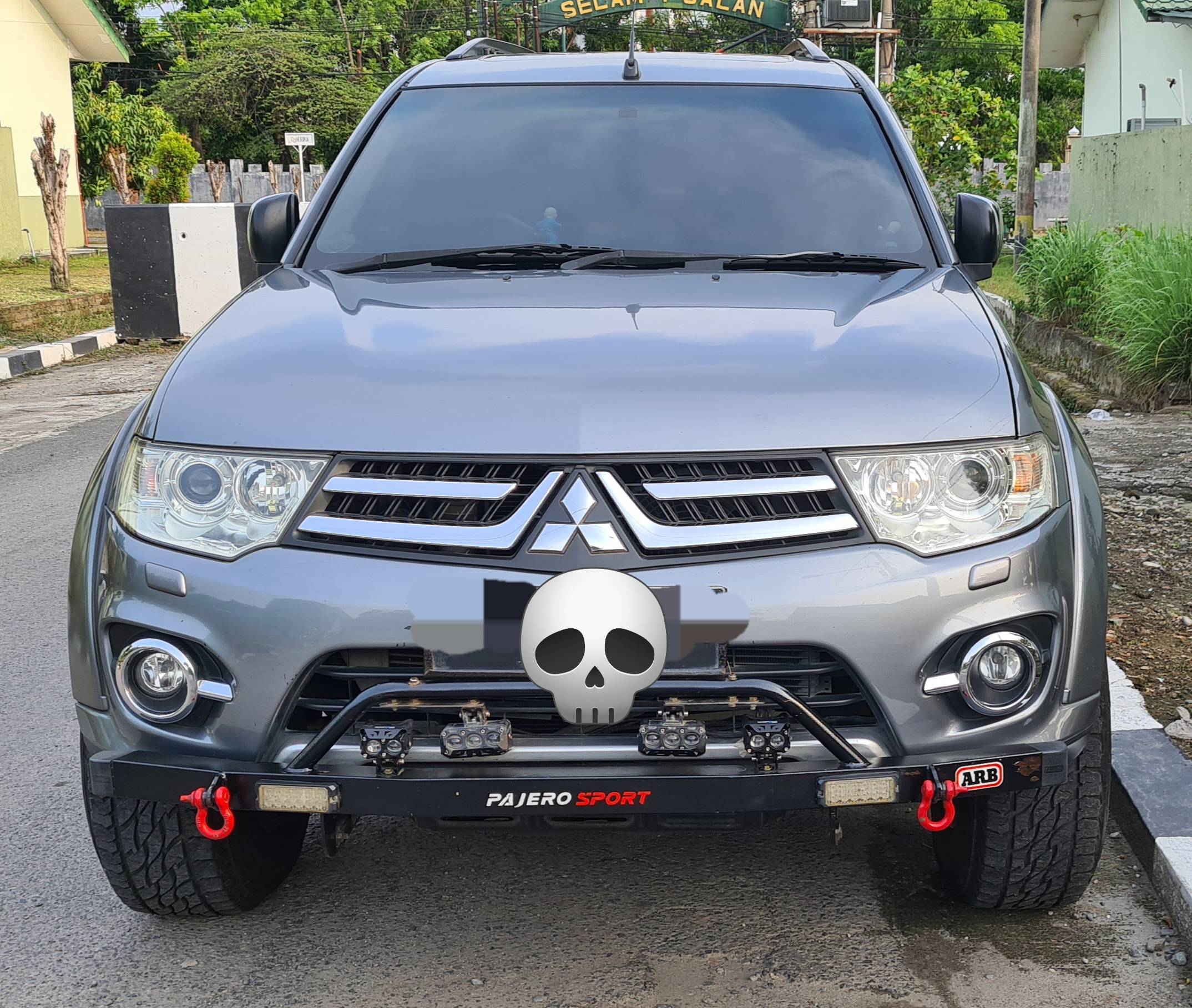 2014 Mitsubishi Pajero Sport Dakar AT 4x2 2014 Mitsubishi Pajero Sport Dakar AT 4x2