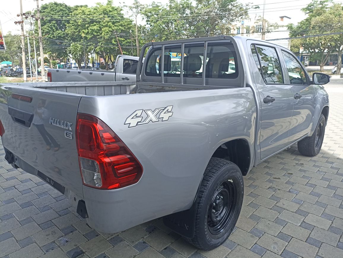 2018 Toyota Hilux Double Cabin E 2.5L MT 2018 Toyota Hilux Double Cabin E 2.5L MT