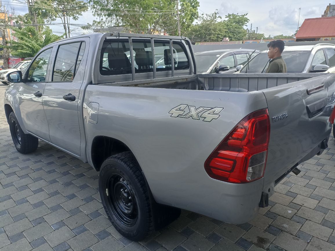 2018 Toyota Hilux Double Cabin E 2.5L MT 2018 Toyota Hilux Double Cabin E 2.5L MT
