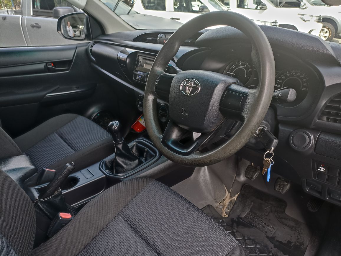 2018 Toyota Hilux Double Cabin E 2.5L MT 2018 Toyota Hilux Double Cabin E 2.5L MT