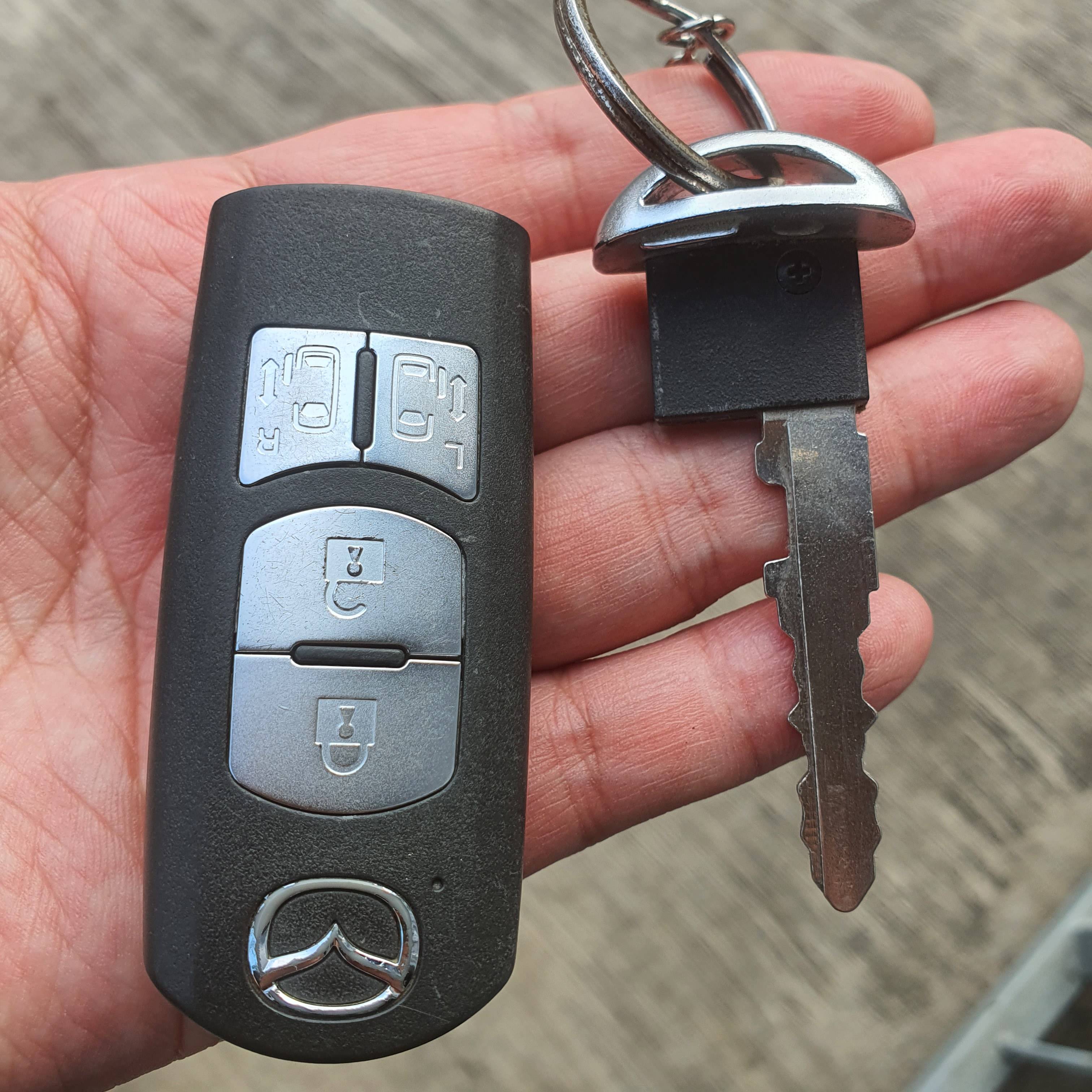 2013 Mazda Biante 2013 Mazda Biante