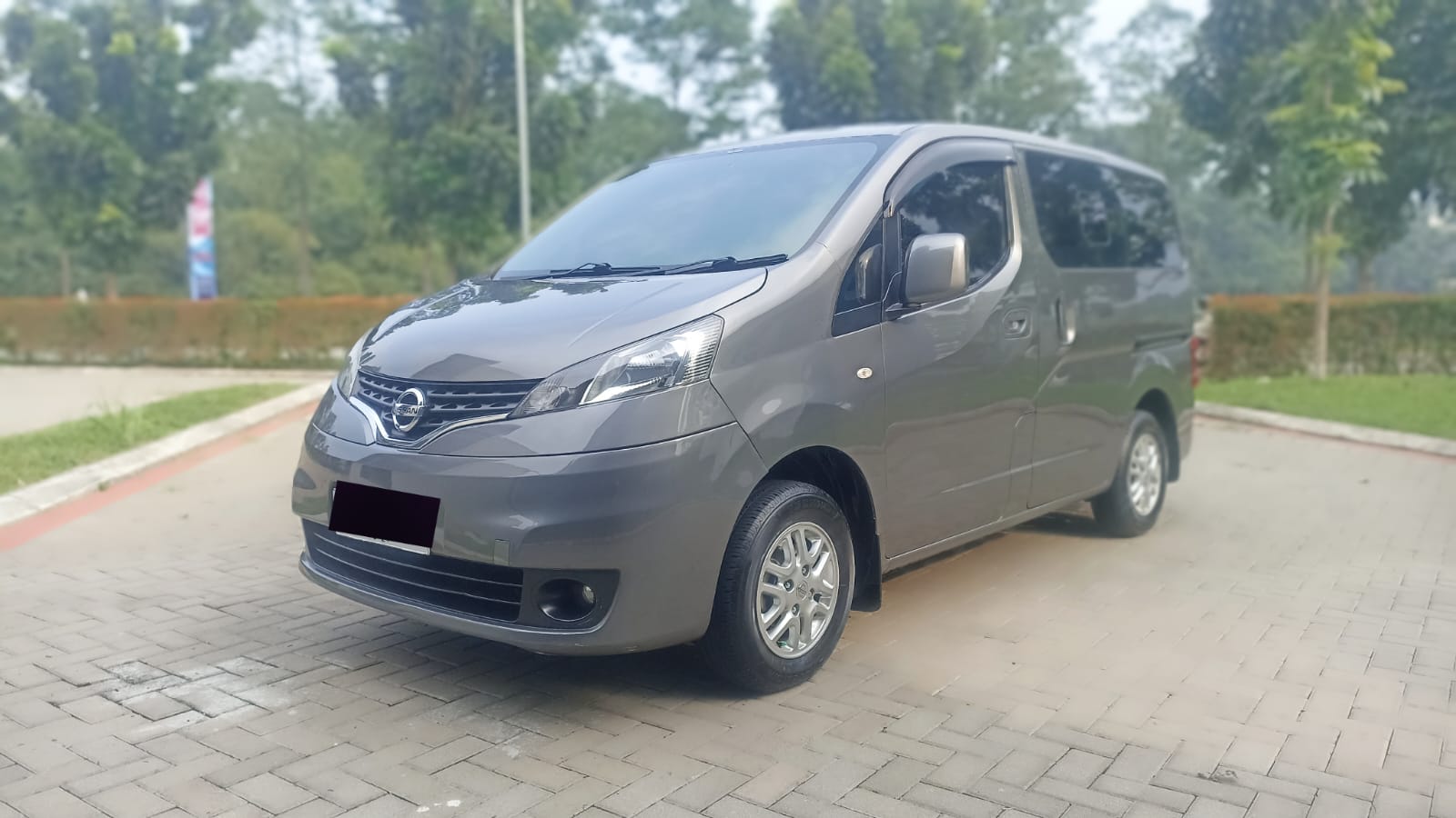 Second Hand 2012 Nissan Evalia Second Hand 2012 Nissan Evalia