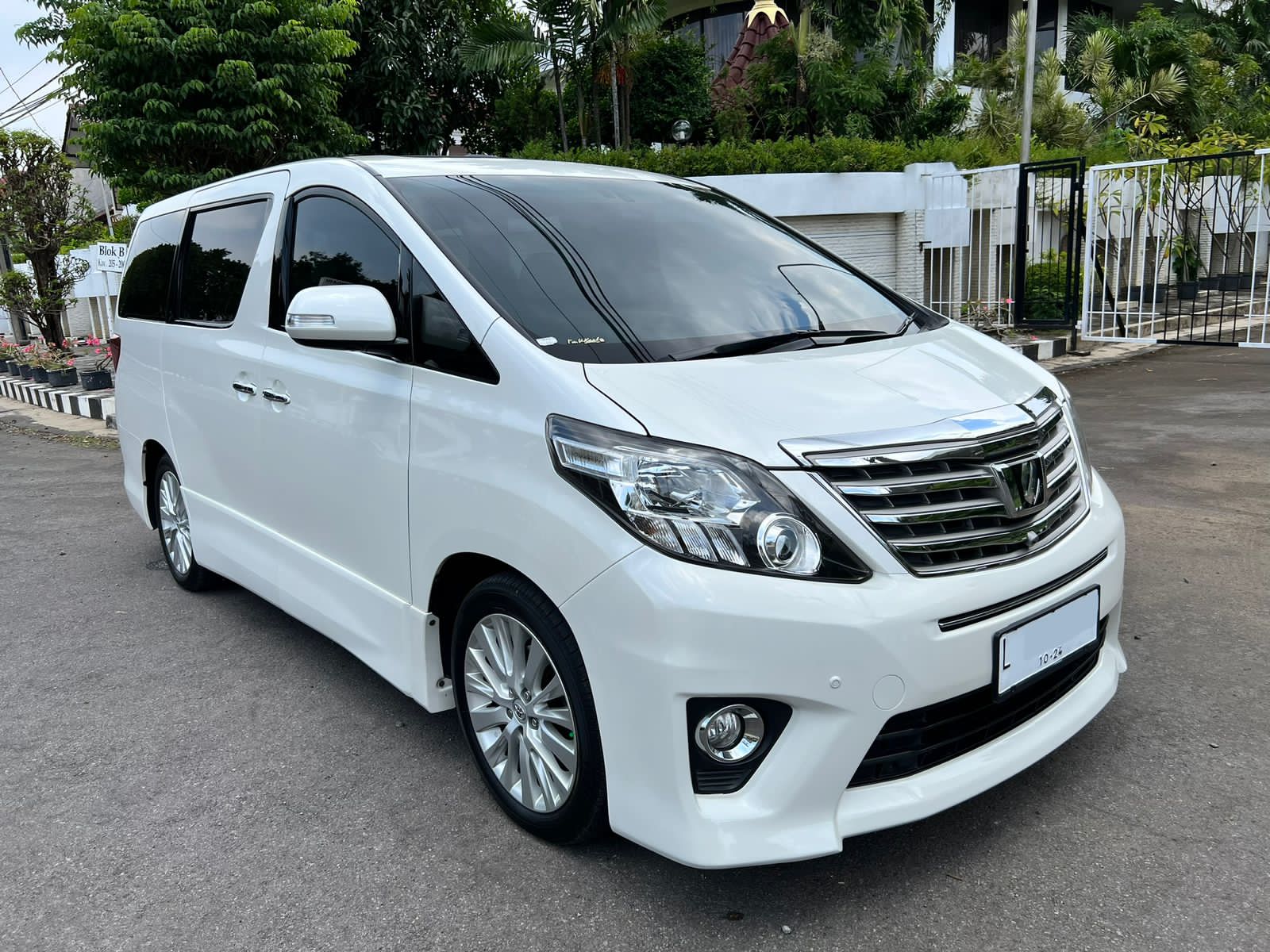 2013 Toyota Alphard  SC 2.4 AT 2013 Toyota Alphard  SC 2.4 AT