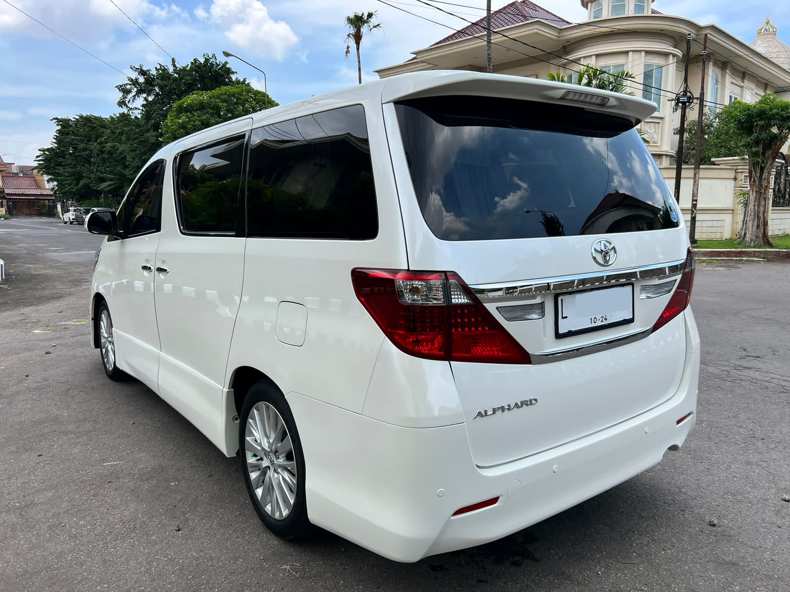 2013 Toyota Alphard  SC 2.4 AT 2013 Toyota Alphard  SC 2.4 AT