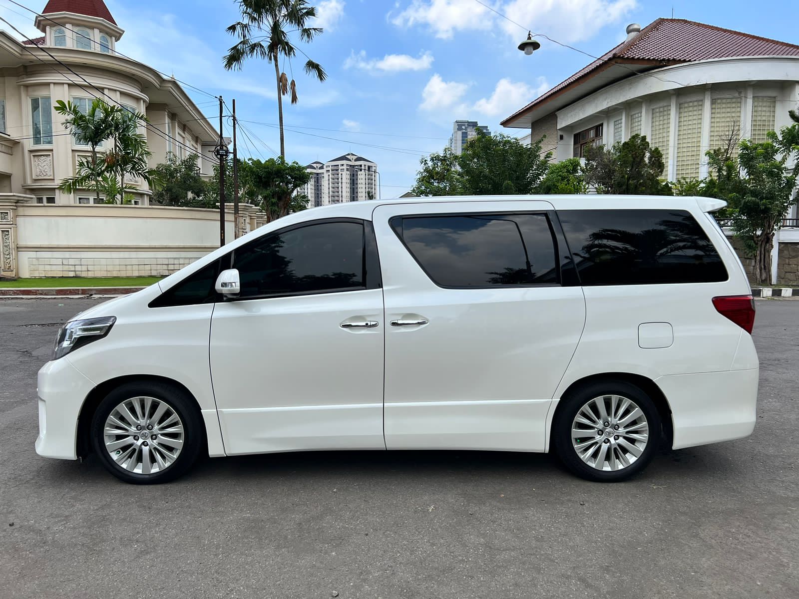 2013 Toyota Alphard  SC 2.4 AT 2013 Toyota Alphard  SC 2.4 AT