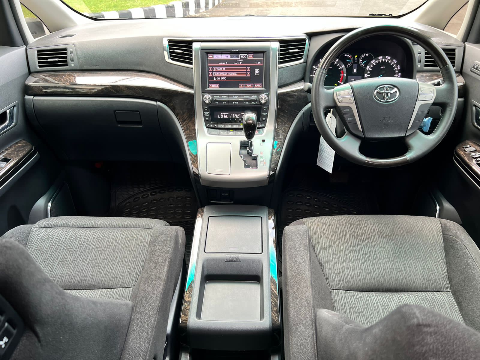 2013 Toyota Alphard  SC 2.4 AT 2013 Toyota Alphard  SC 2.4 AT