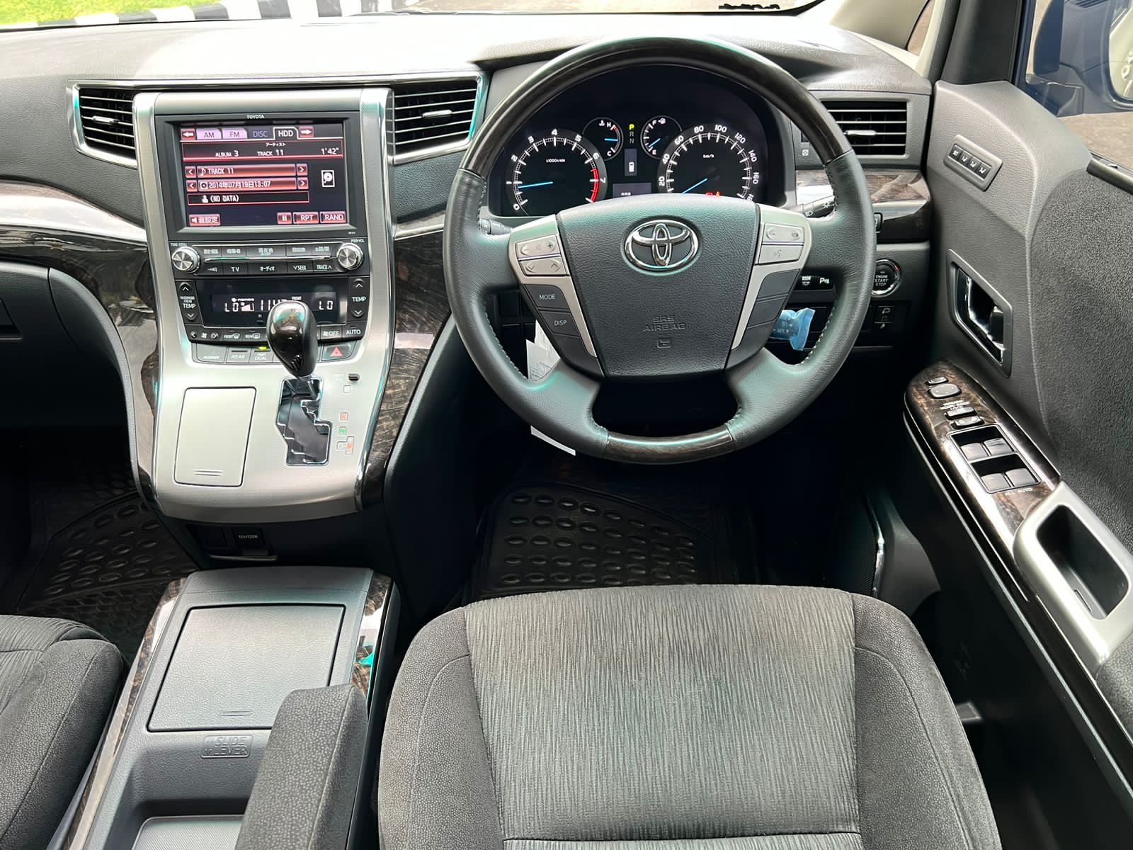 2013 Toyota Alphard  SC 2.4 AT 2013 Toyota Alphard  SC 2.4 AT