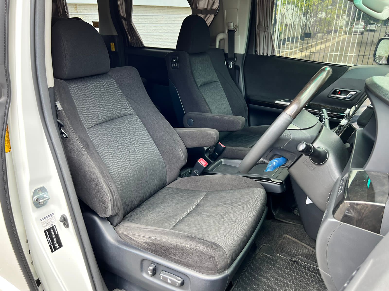 2013 Toyota Alphard  SC 2.4 AT 2013 Toyota Alphard  SC 2.4 AT