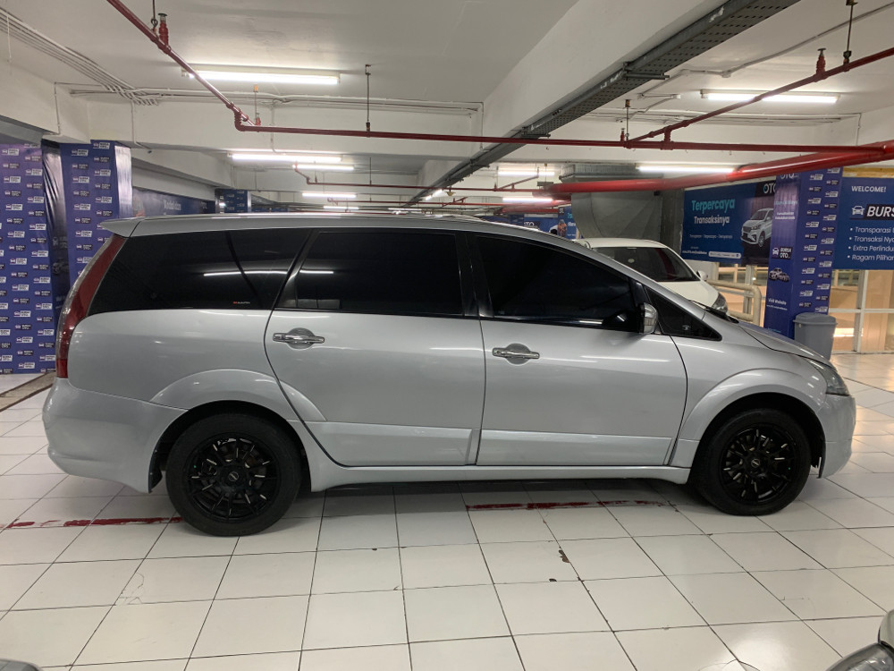 2010 Mitsubishi Grandis 2010 Mitsubishi Grandis