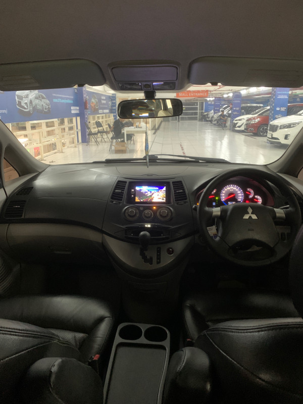 2010 Mitsubishi Grandis 2010 Mitsubishi Grandis