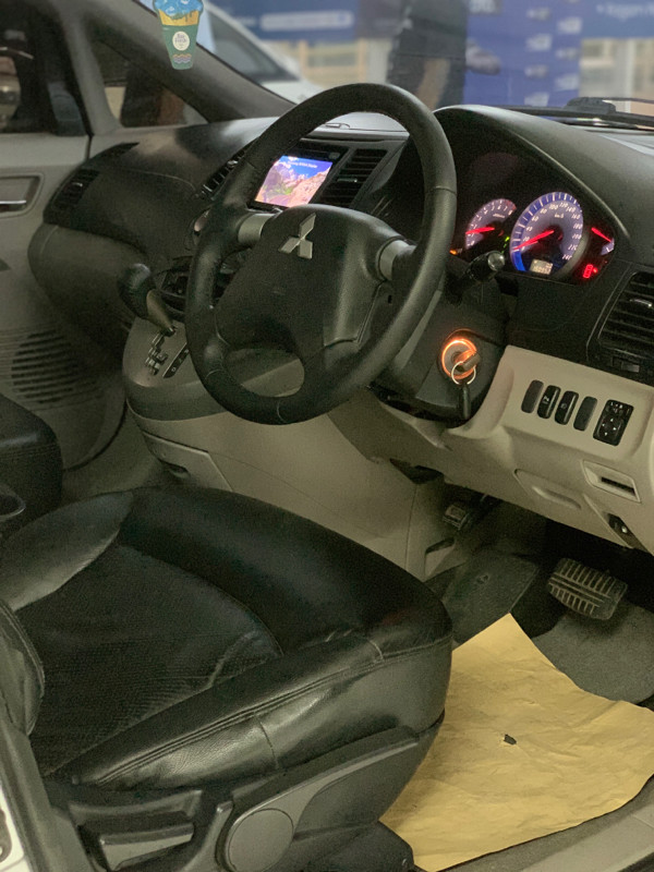 2010 Mitsubishi Grandis 2010 Mitsubishi Grandis