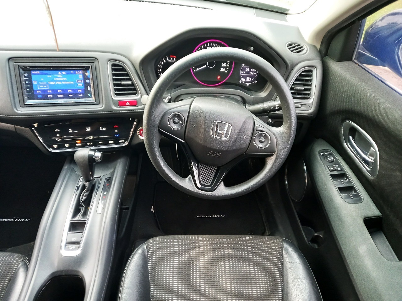 2017 Honda HRV  1.5 E AT 2017 Honda HRV  1.5 E AT