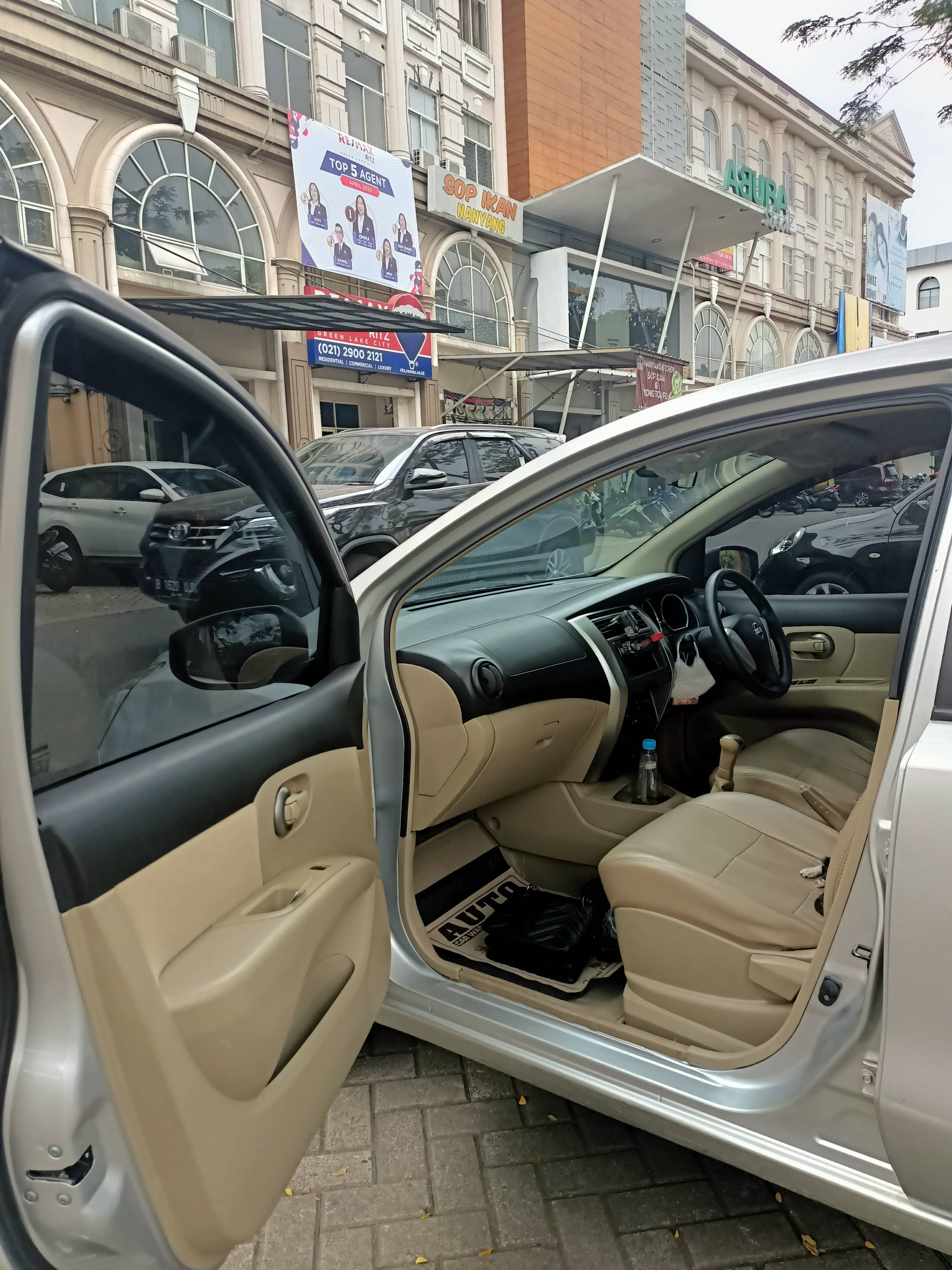 2015 Nissan Grand Livina 2015 Nissan Grand Livina