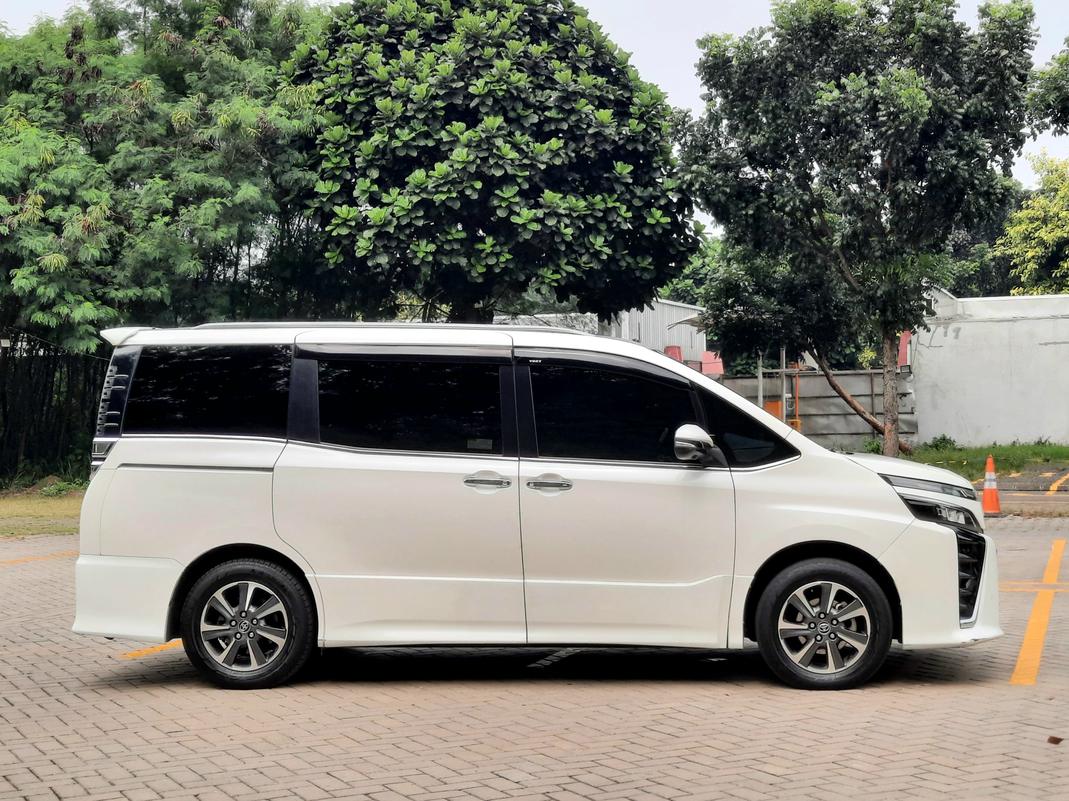 2018 Toyota Voxy 2.0 CVT 2018 Toyota Voxy 2.0 CVT