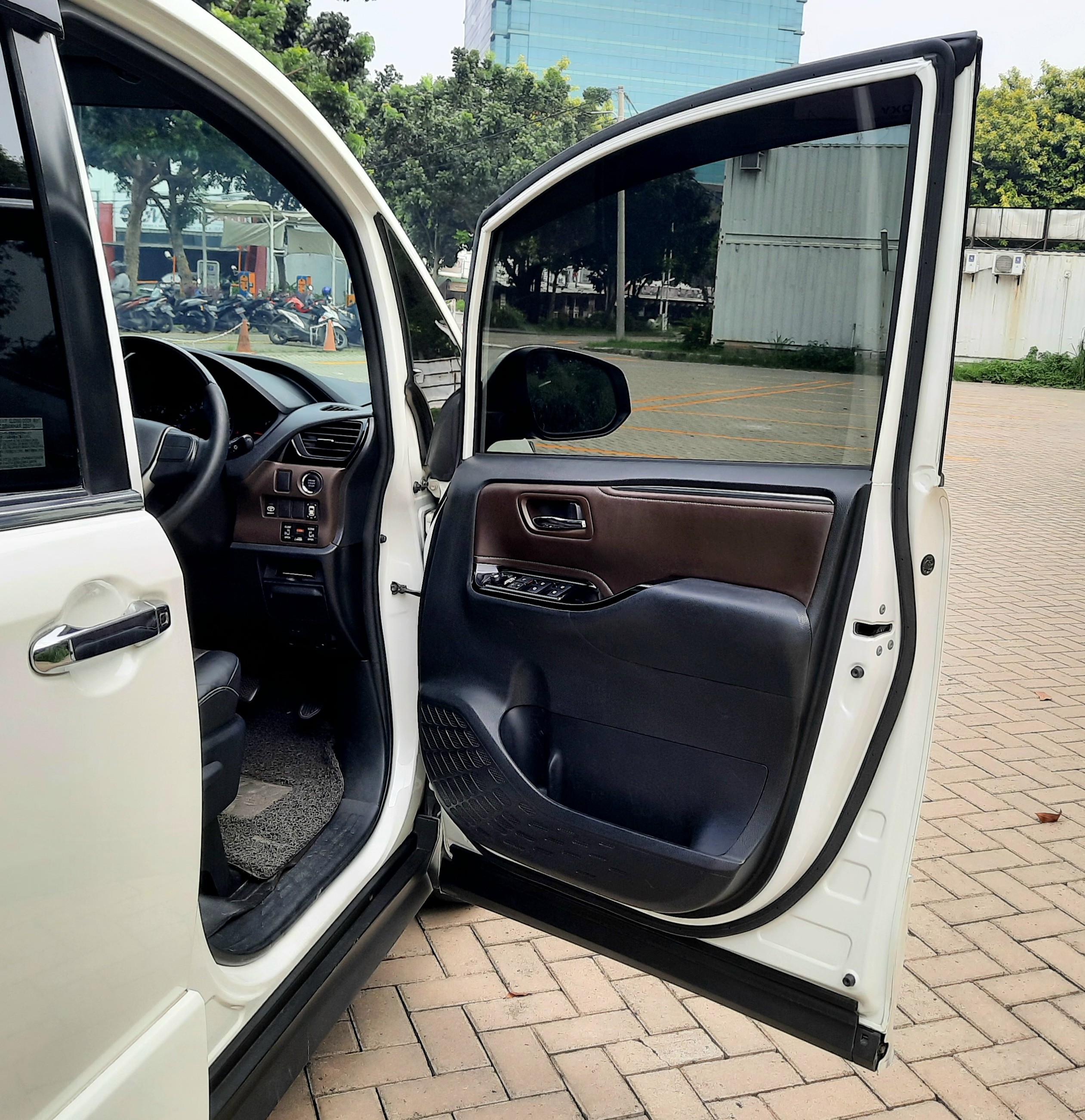 2018 Toyota Voxy 2.0 CVT 2018 Toyota Voxy 2.0 CVT