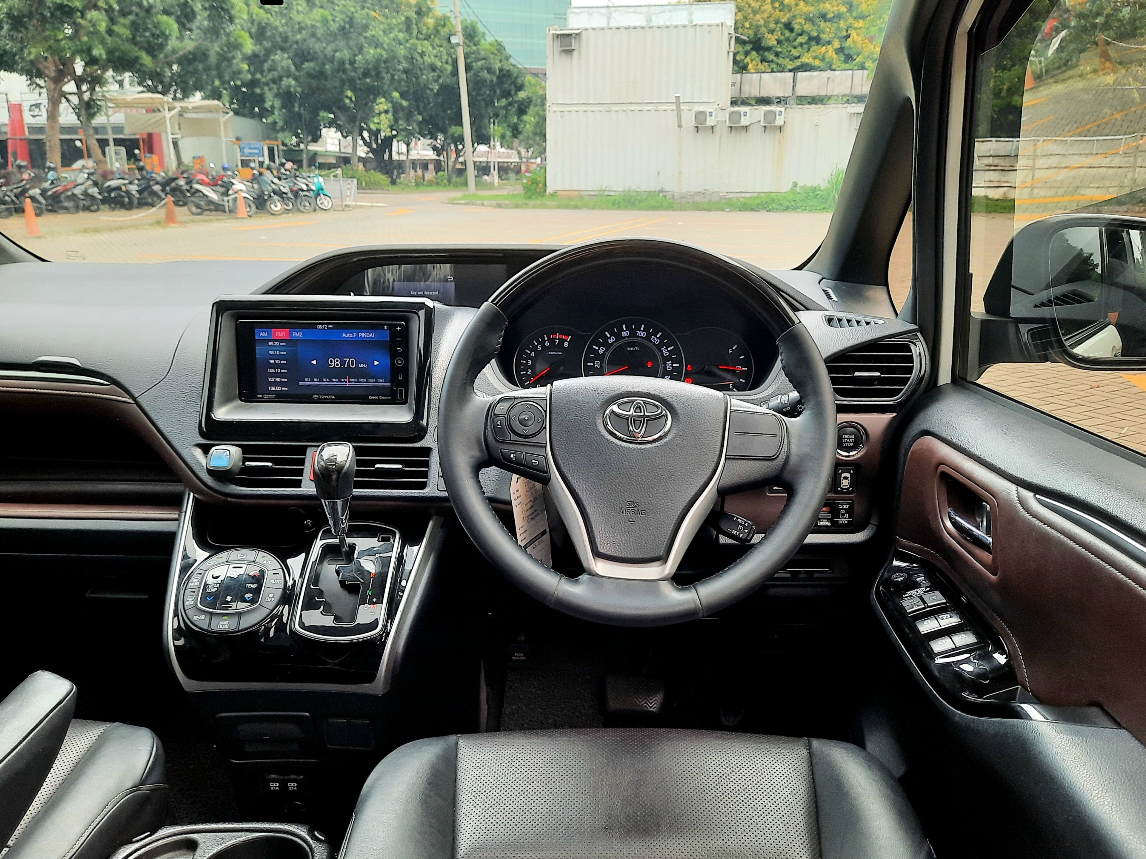 2018 Toyota Voxy 2.0 CVT 2018 Toyota Voxy 2.0 CVT