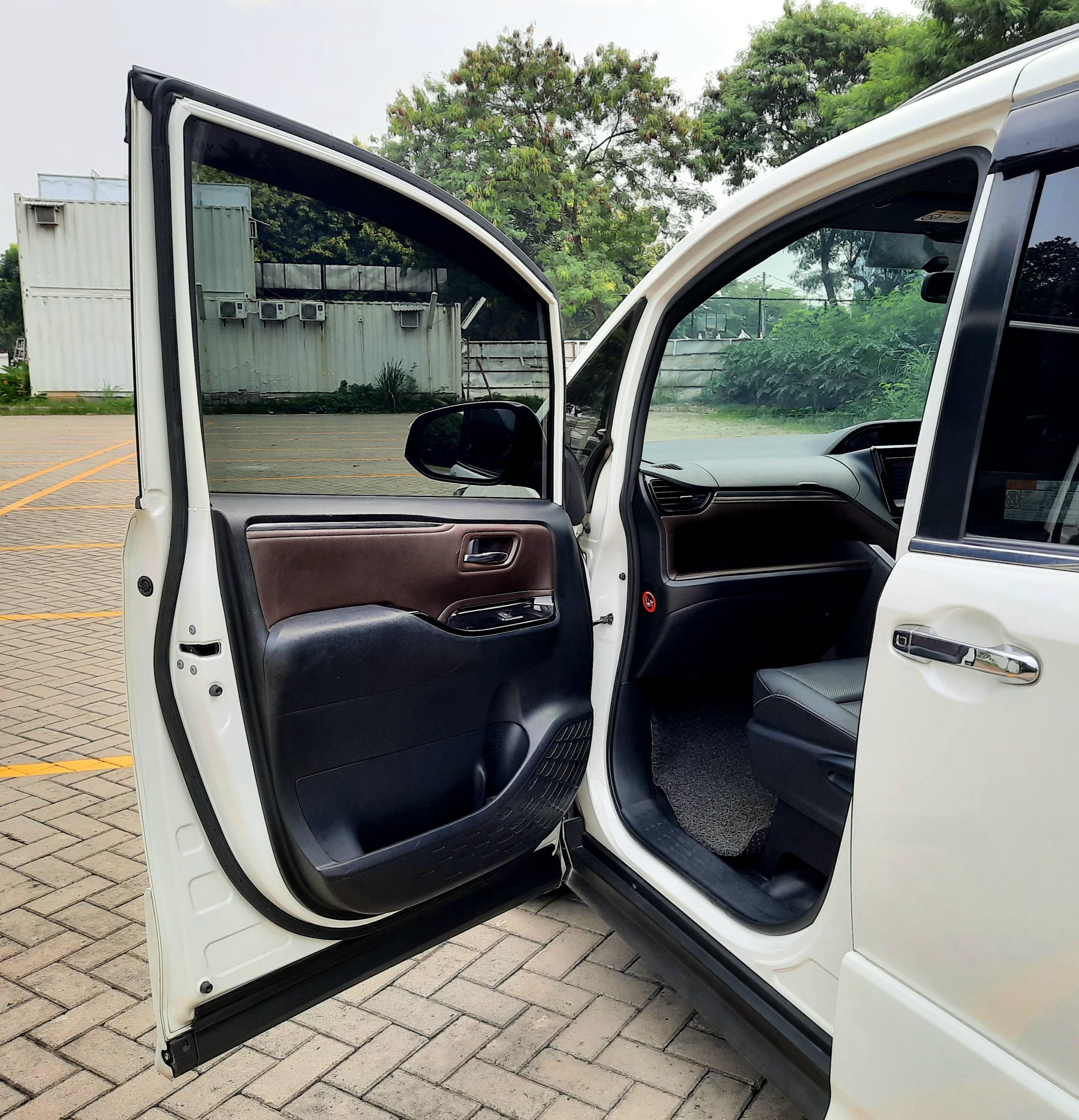 2018 Toyota Voxy 2.0 CVT 2018 Toyota Voxy 2.0 CVT