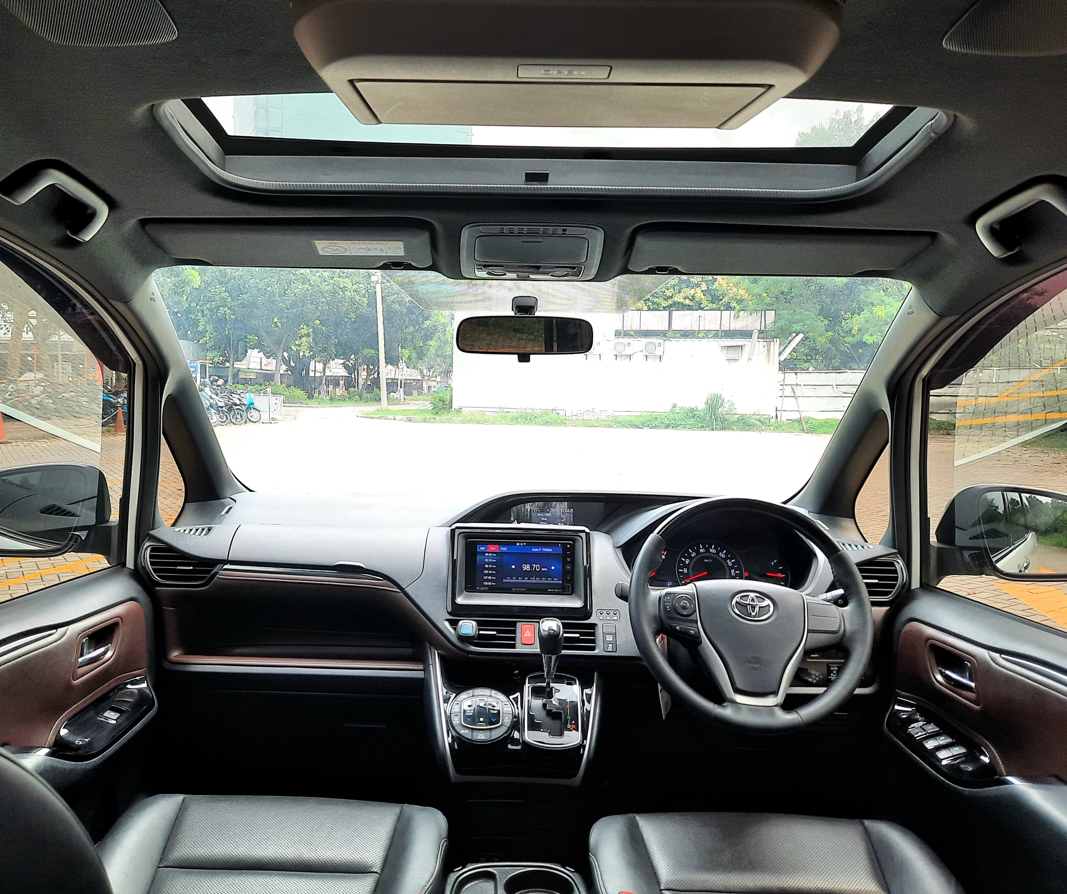 2018 Toyota Voxy 2.0 CVT 2018 Toyota Voxy 2.0 CVT