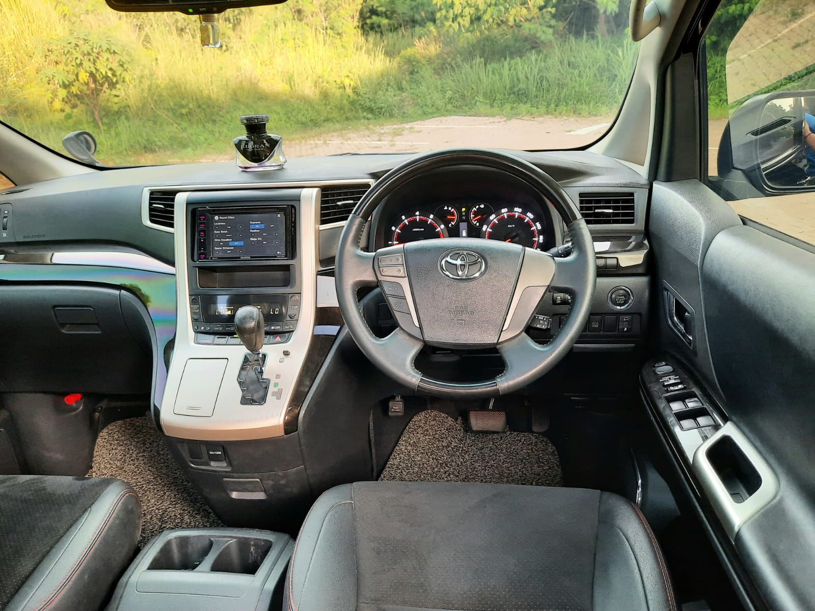 2013 Toyota Alphard Vellfire 2.4 Z A/T GOLDEN EYES 2013 Toyota Alphard Vellfire 2.4 Z A/T GOLDEN EYES