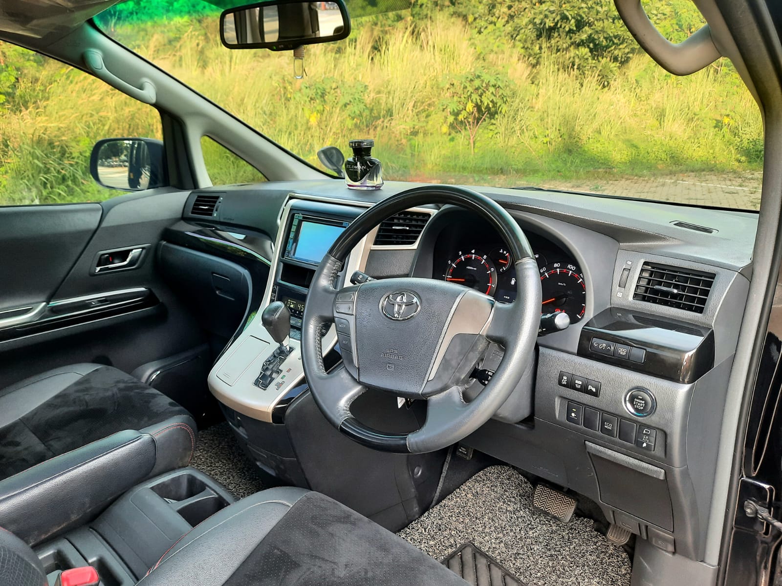 2013 Toyota Alphard Vellfire 2.4 Z A/T GOLDEN EYES 2013 Toyota Alphard Vellfire 2.4 Z A/T GOLDEN EYES