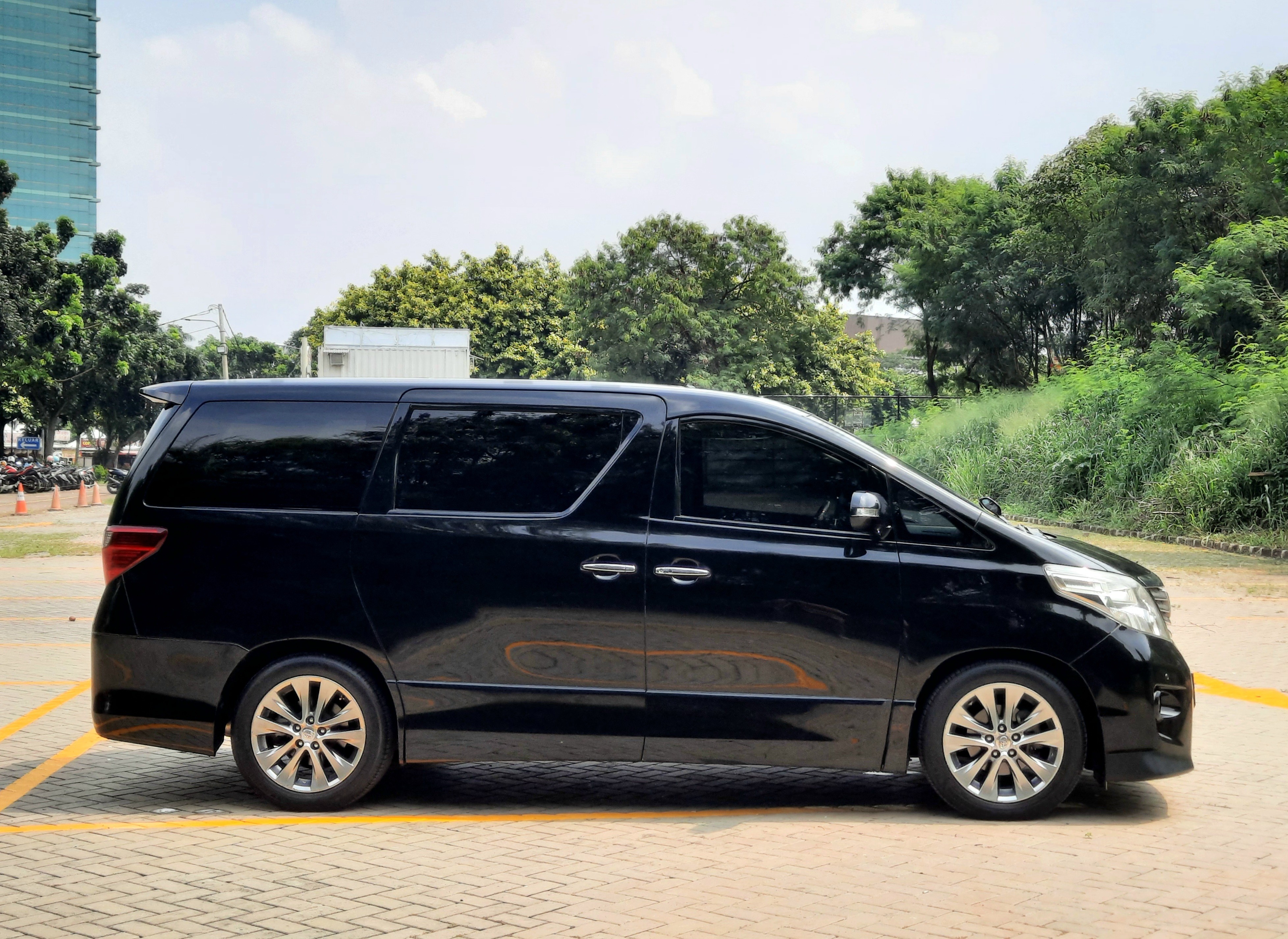 2011 Toyota Alphard  S 2.4 AT 2011 Toyota Alphard  S 2.4 AT