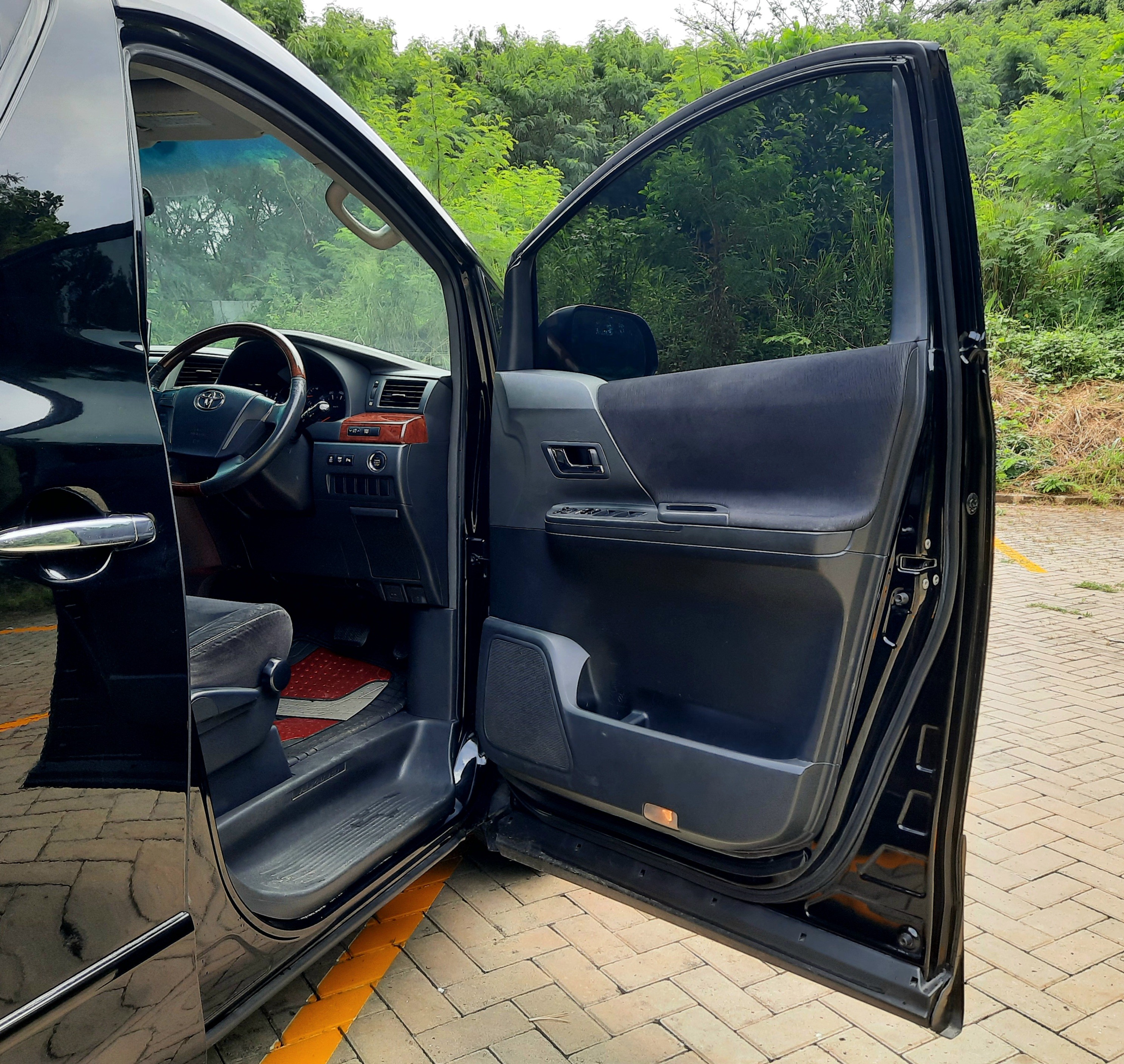 2011 Toyota Alphard  S 2.4 AT 2011 Toyota Alphard  S 2.4 AT