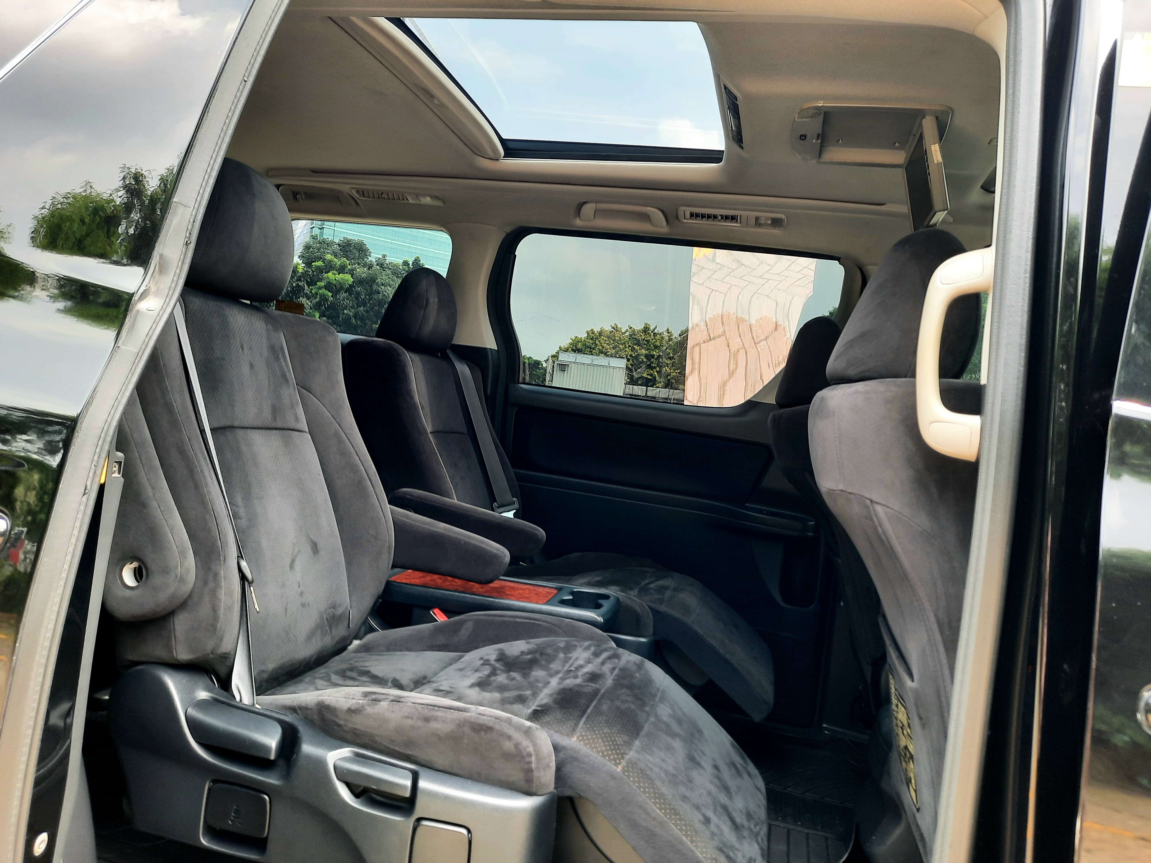 2011 Toyota Alphard  S 2.4 AT 2011 Toyota Alphard  S 2.4 AT