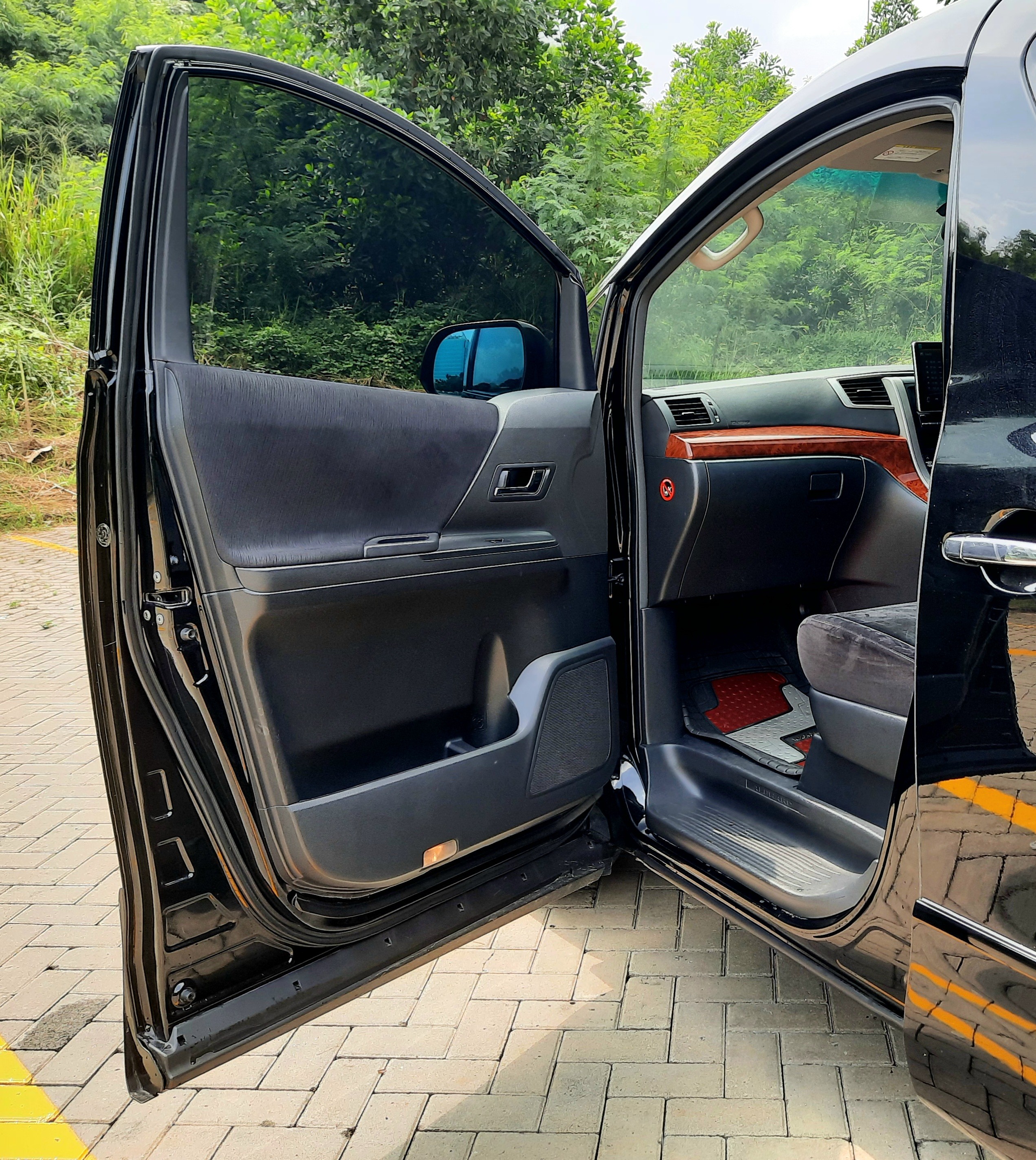 2011 Toyota Alphard  S 2.4 AT 2011 Toyota Alphard  S 2.4 AT