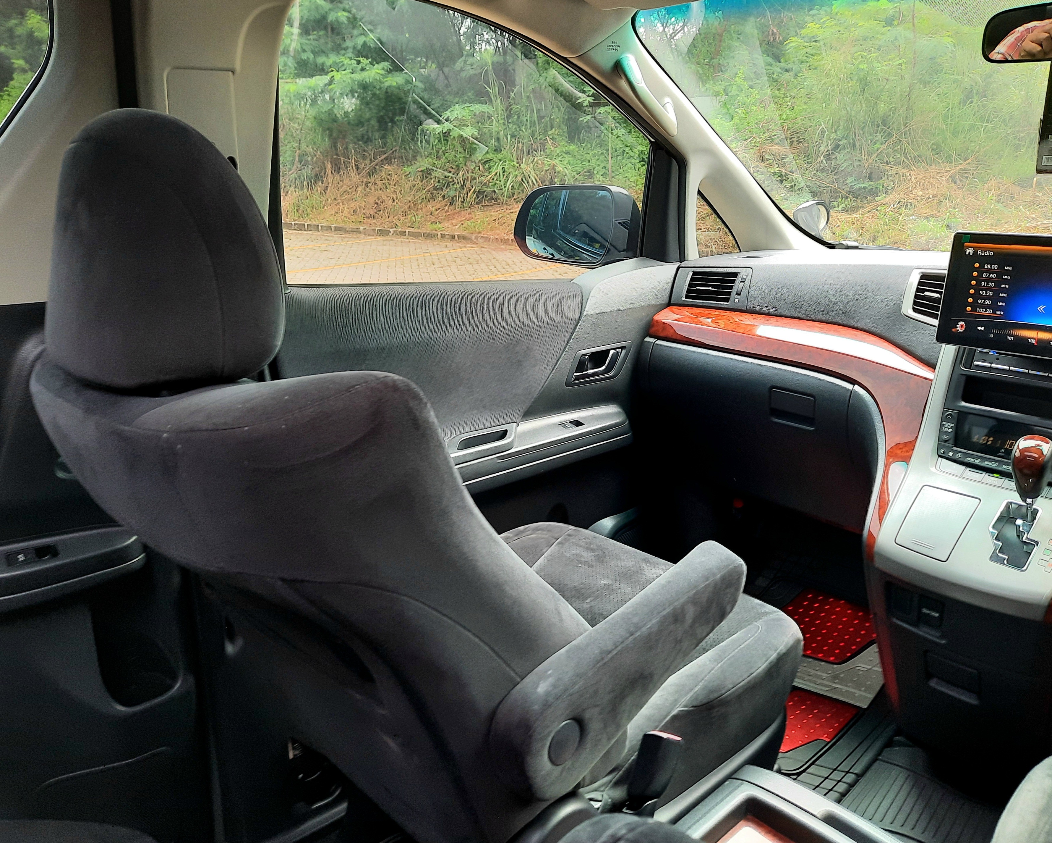 2011 Toyota Alphard  S 2.4 AT 2011 Toyota Alphard  S 2.4 AT