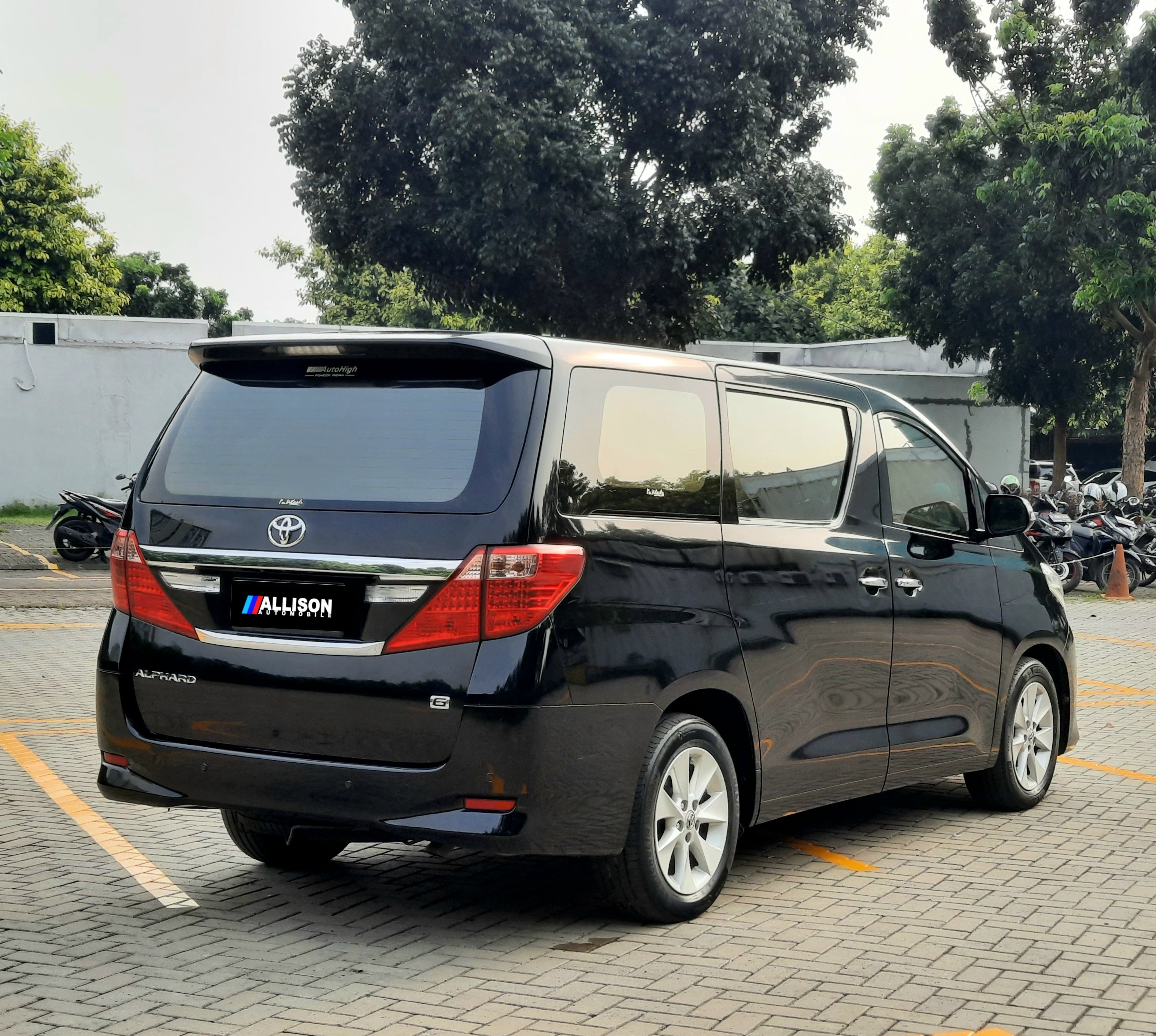 2012 Toyota Alphard  2.4 AT 2012 Toyota Alphard  2.4 AT