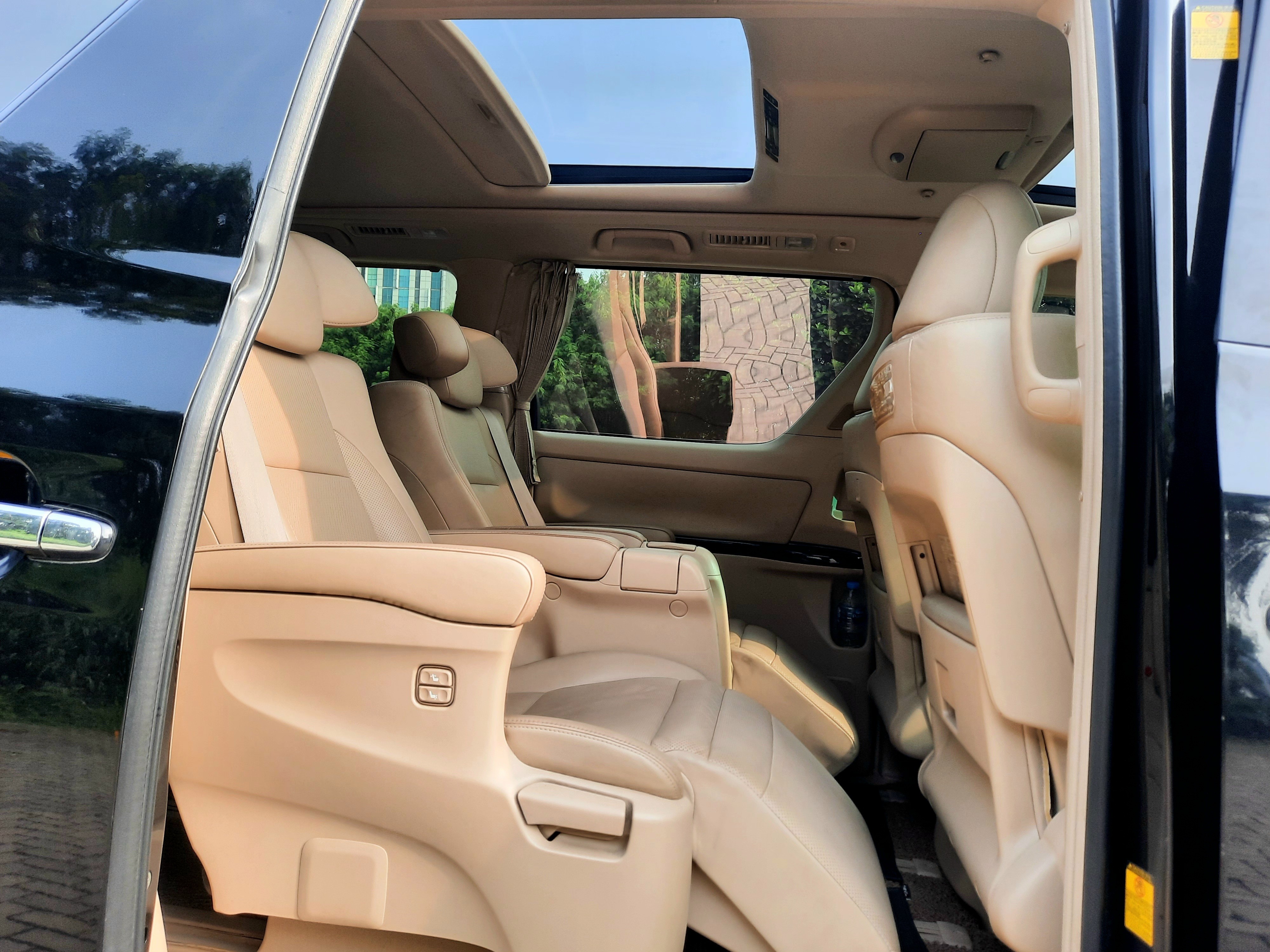 2012 Toyota Alphard  2.4 AT 2012 Toyota Alphard  2.4 AT