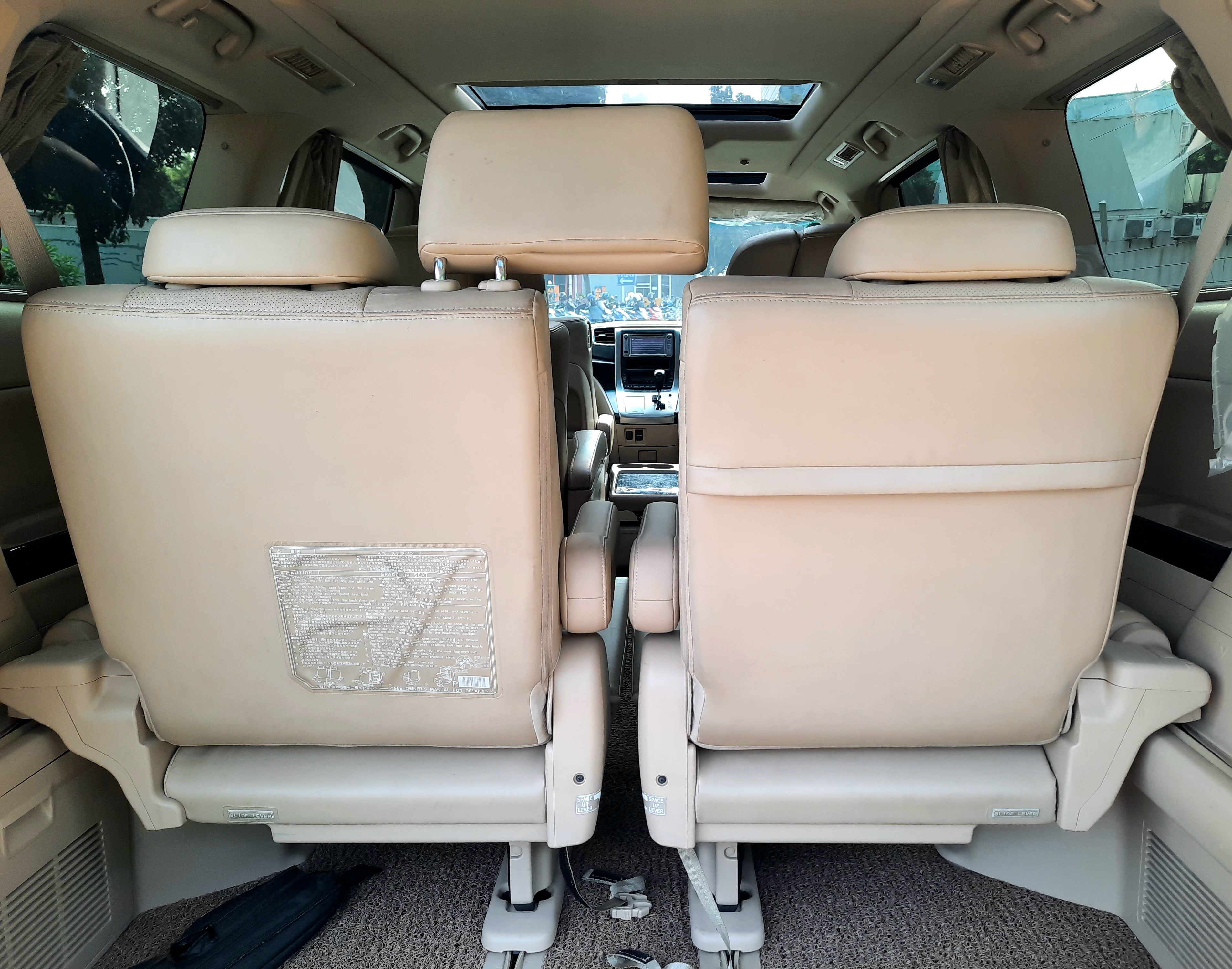 2012 Toyota Alphard  2.4 AT 2012 Toyota Alphard  2.4 AT