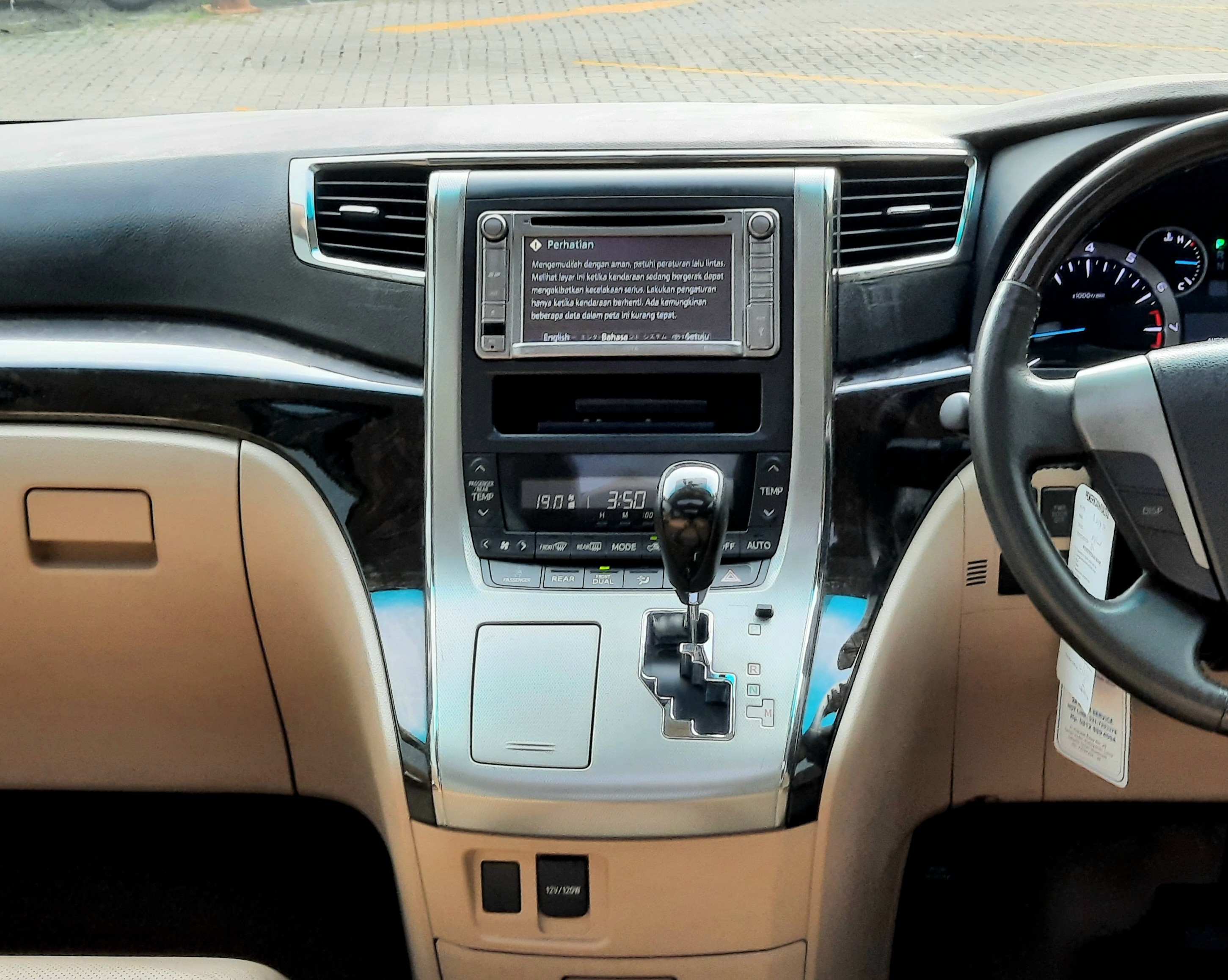 2012 Toyota Alphard  2.4 AT 2012 Toyota Alphard  2.4 AT