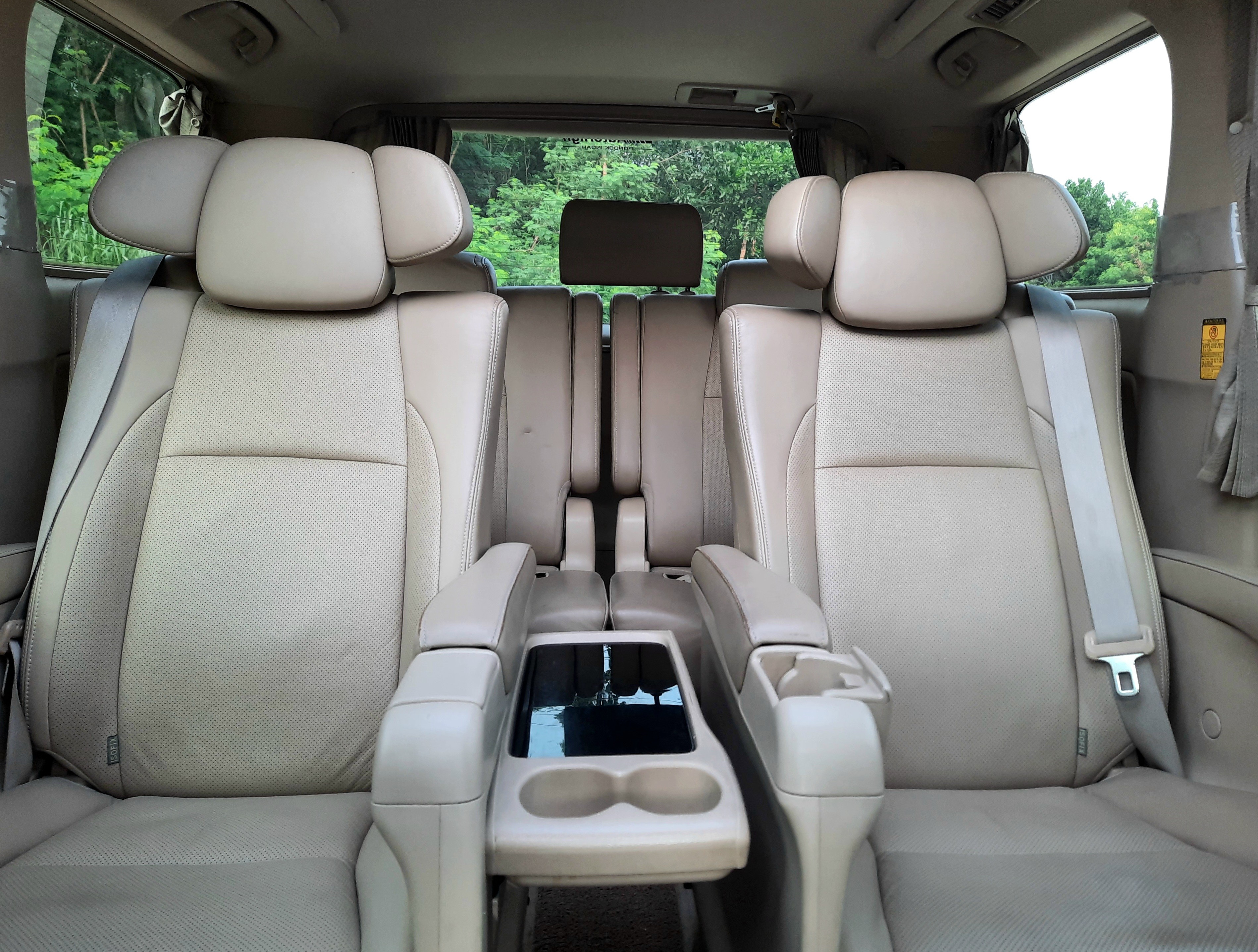 2012 Toyota Alphard  2.4 AT 2012 Toyota Alphard  2.4 AT
