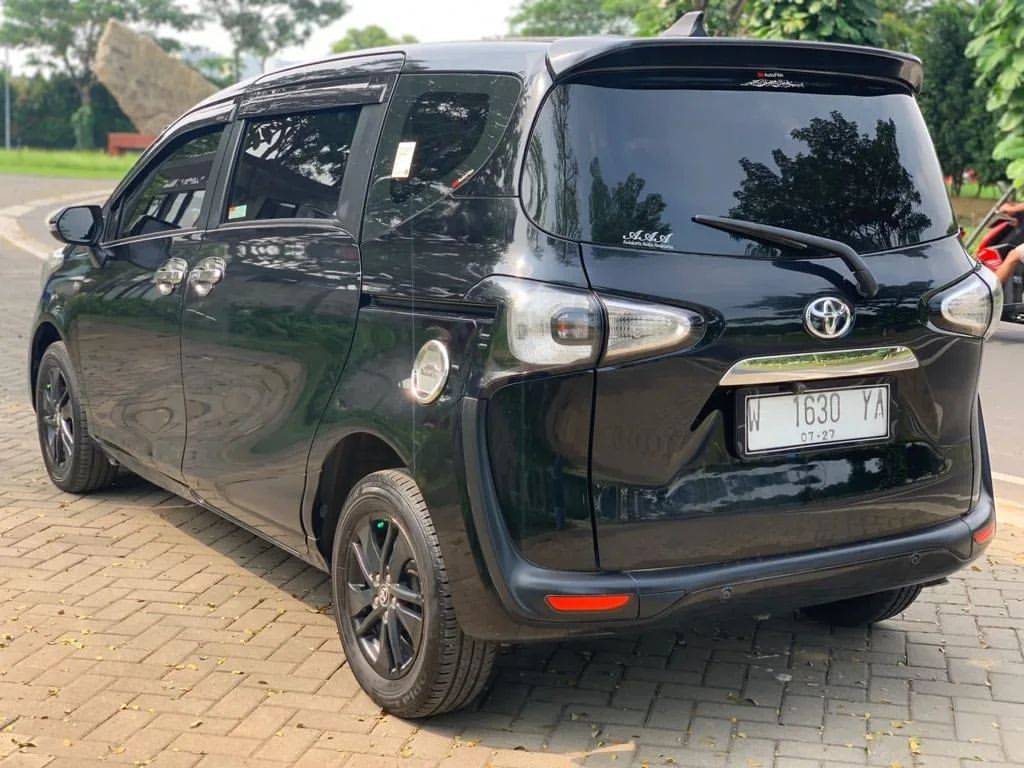 2017 Toyota Sienta 2017 Toyota Sienta